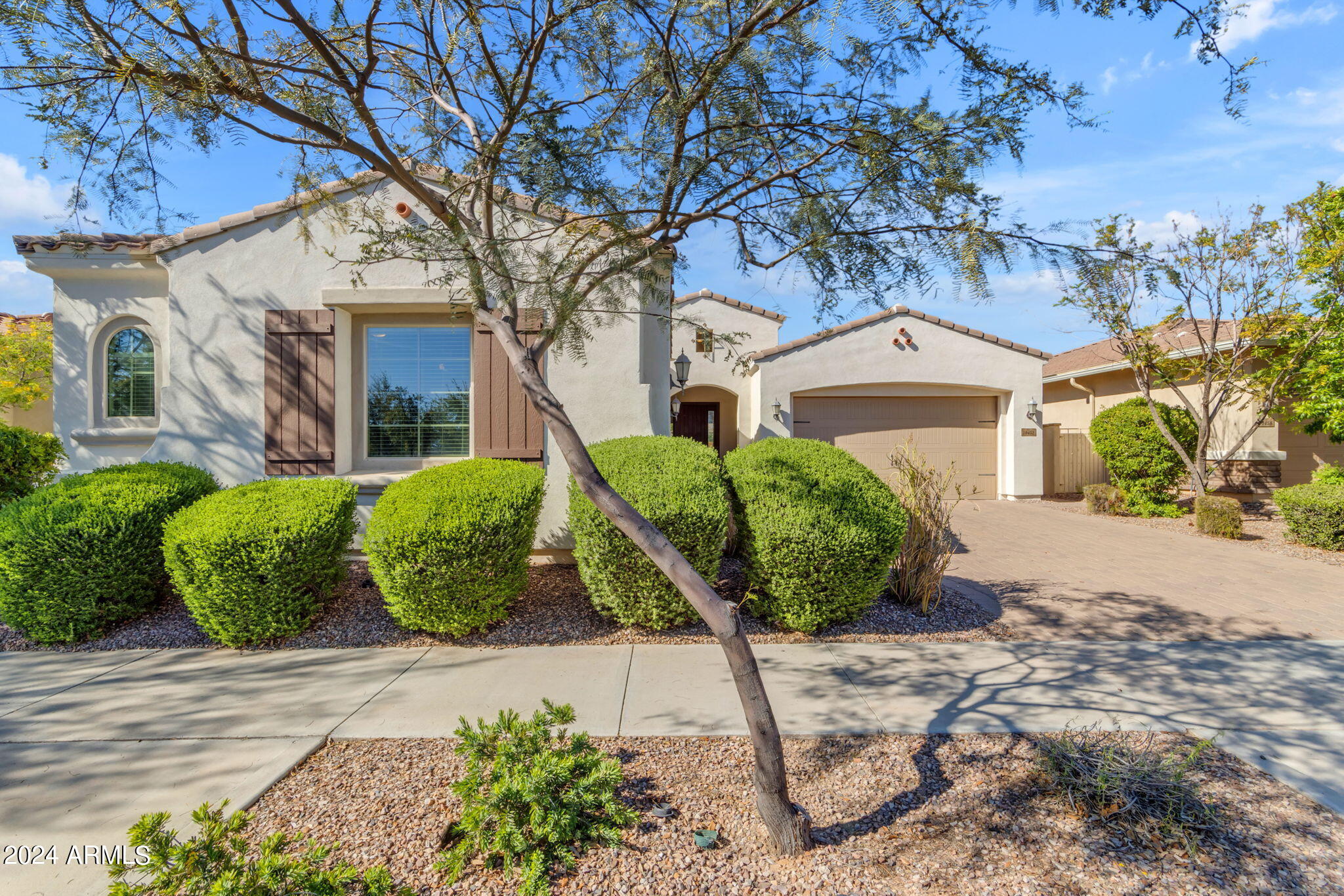 10452 E LINCOLN Avenue