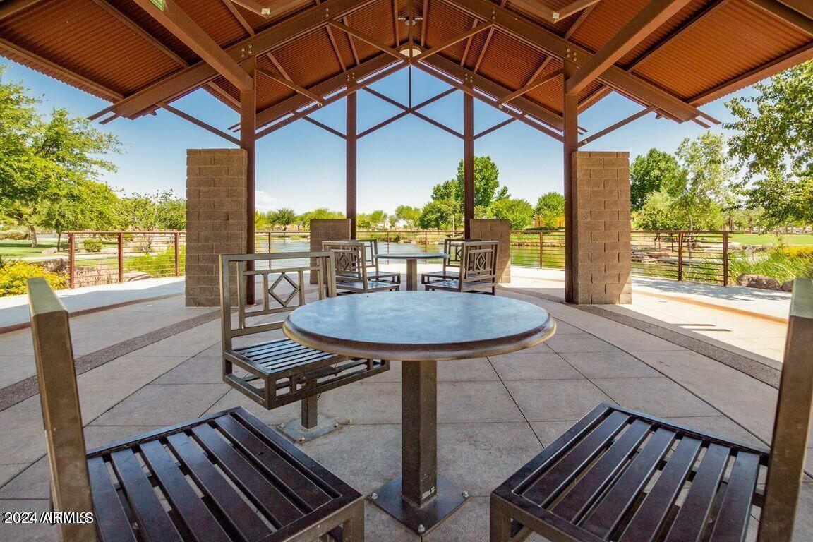 10452 E LINCOLN Avenue