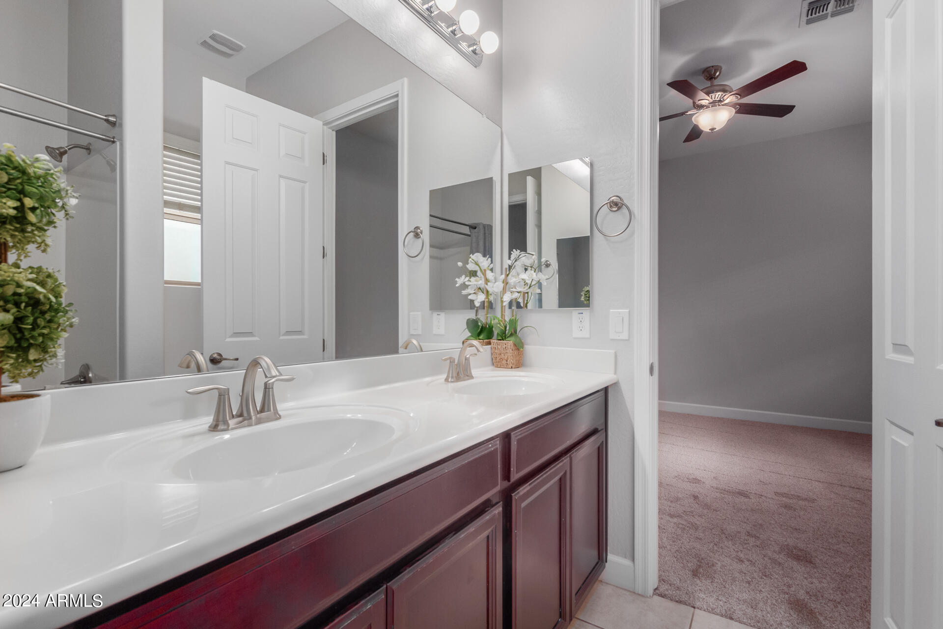 10452 E LINCOLN Avenue