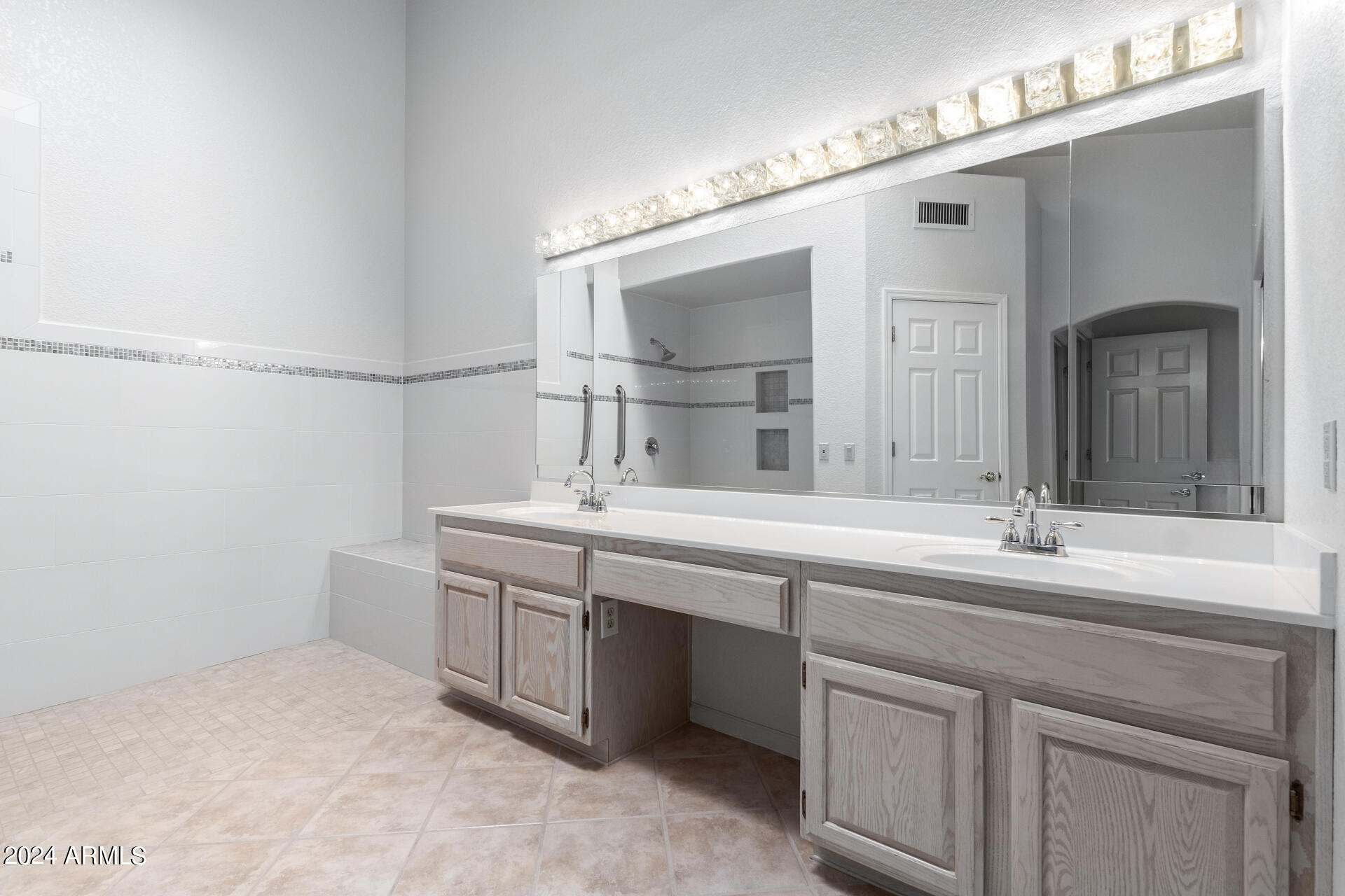 10412 E NACOMA Drive