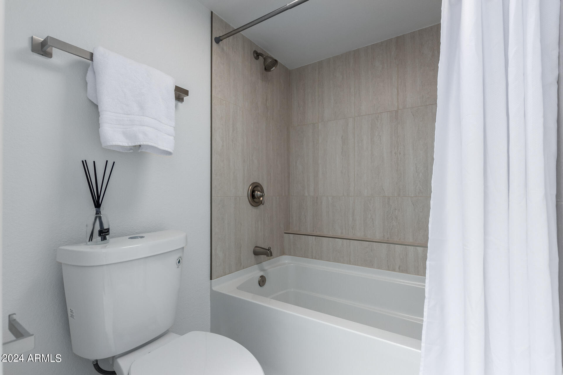 5002 E SIESTA Drive, 1