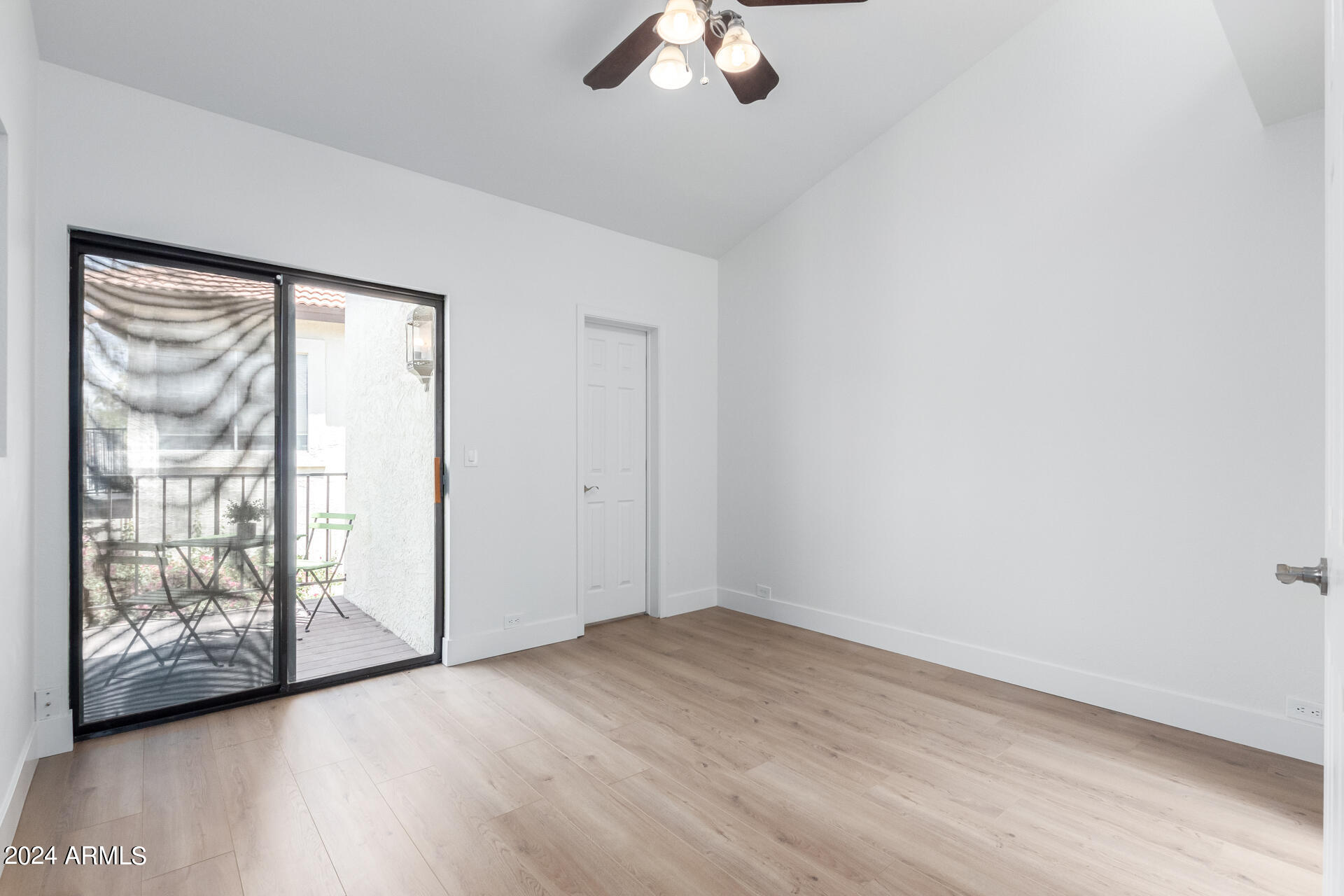 5002 E SIESTA Drive, 1