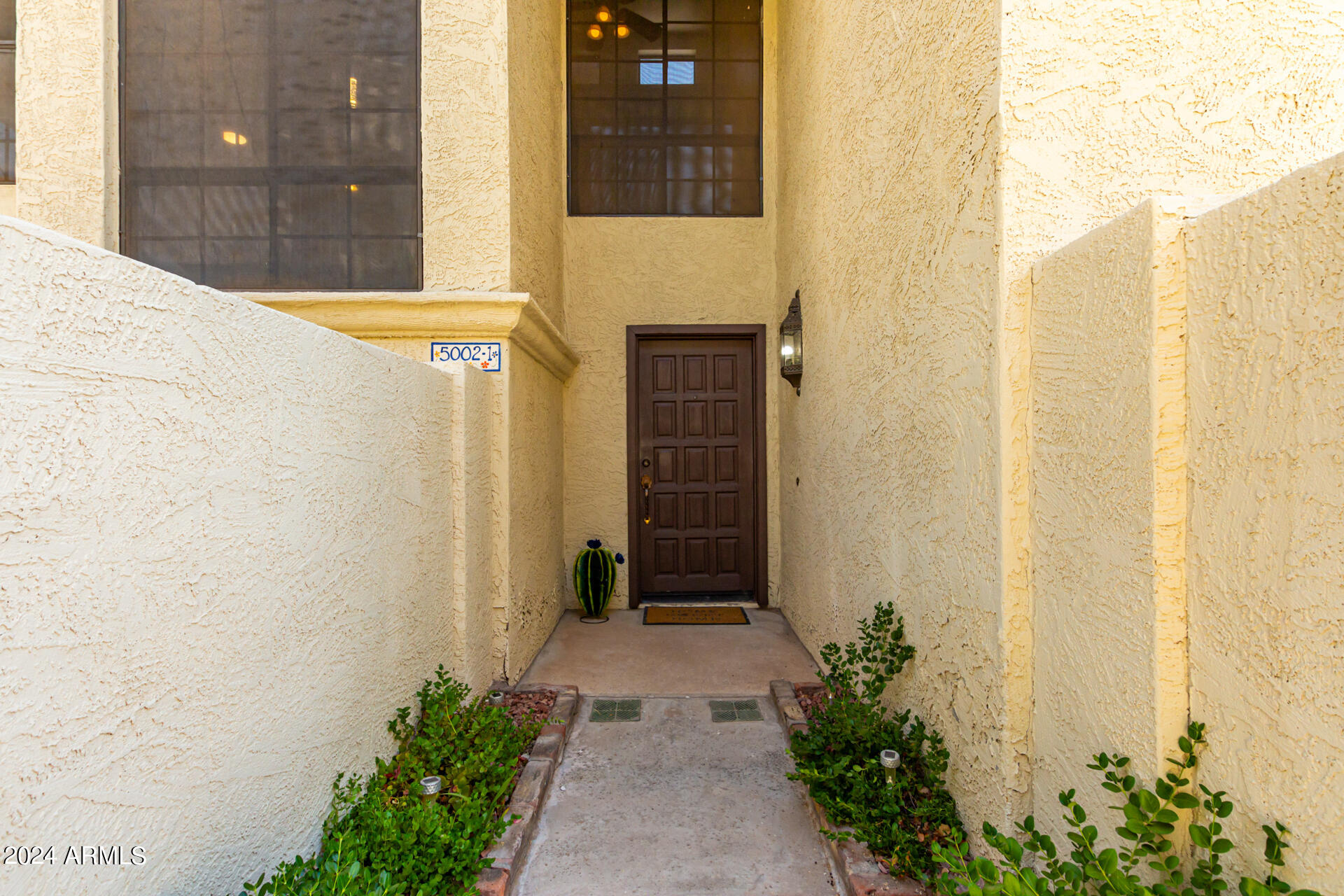 5002 E SIESTA Drive, 1