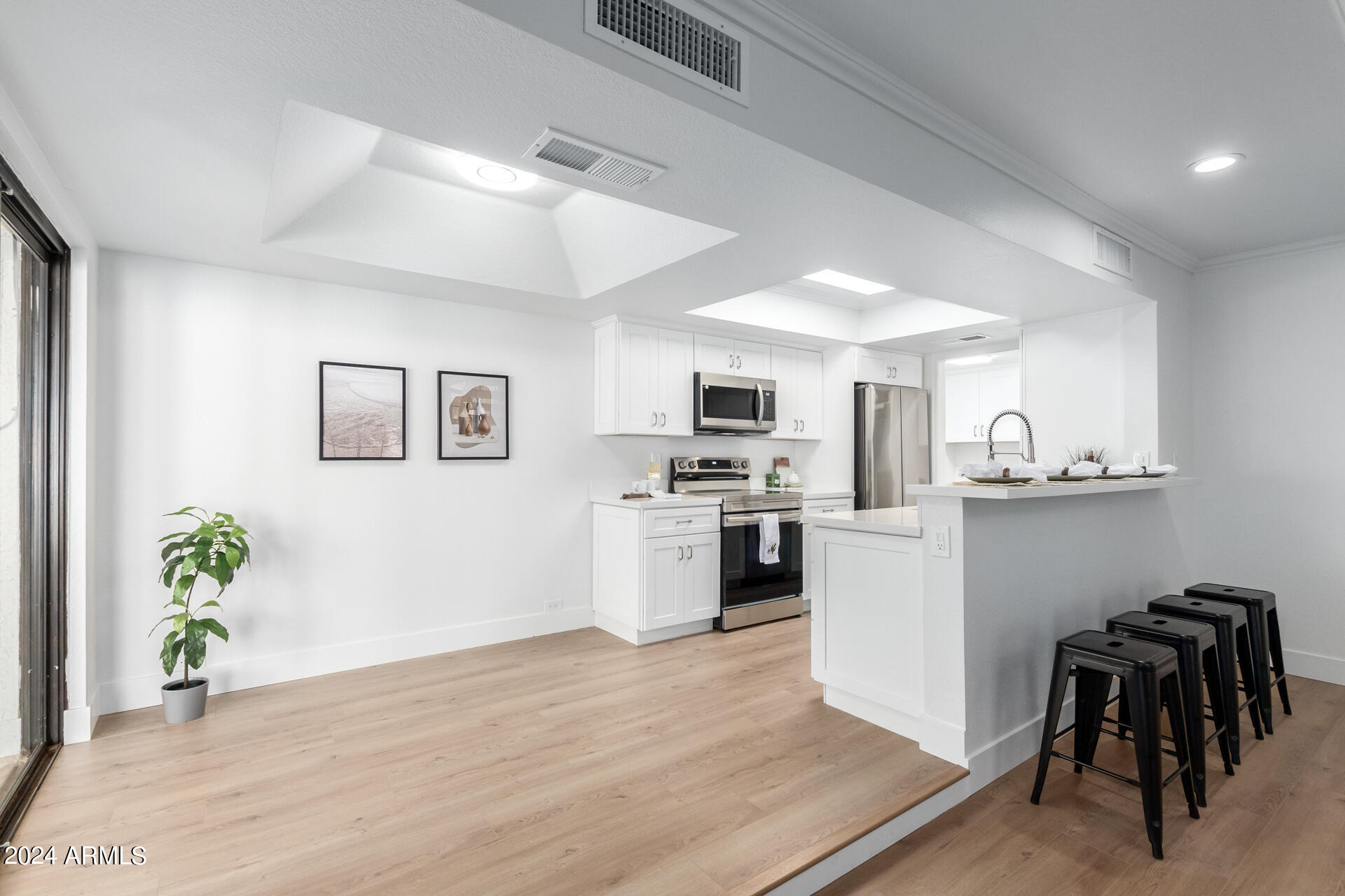 5002 E SIESTA Drive, 1