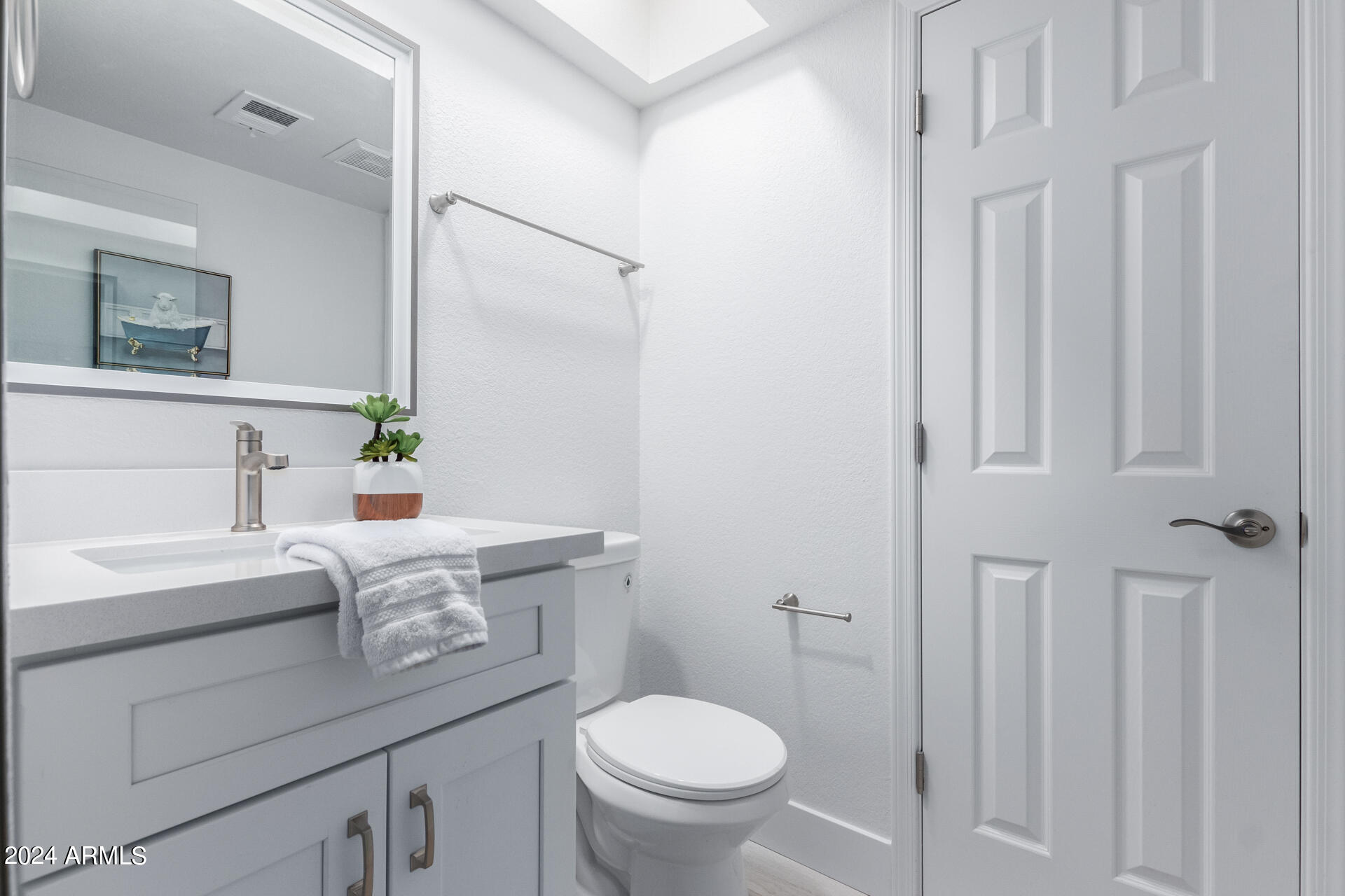 5002 E SIESTA Drive, 1