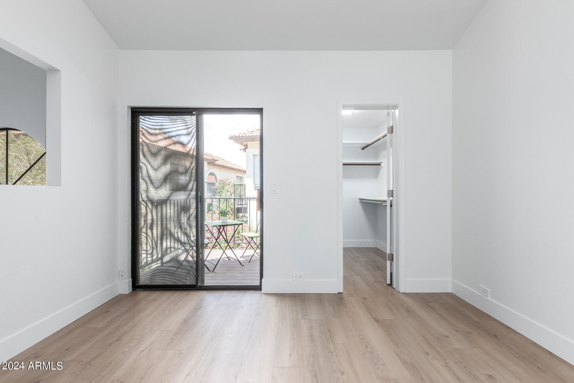 5002 E SIESTA Drive, 1