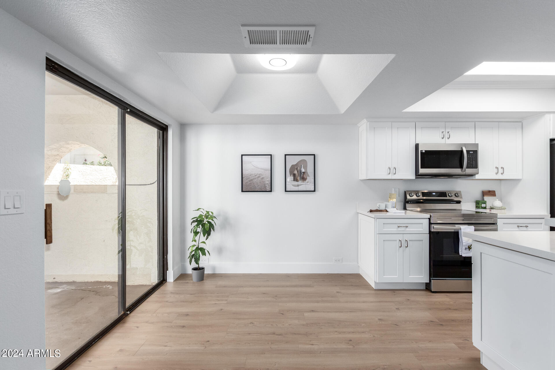 5002 E SIESTA Drive, 1