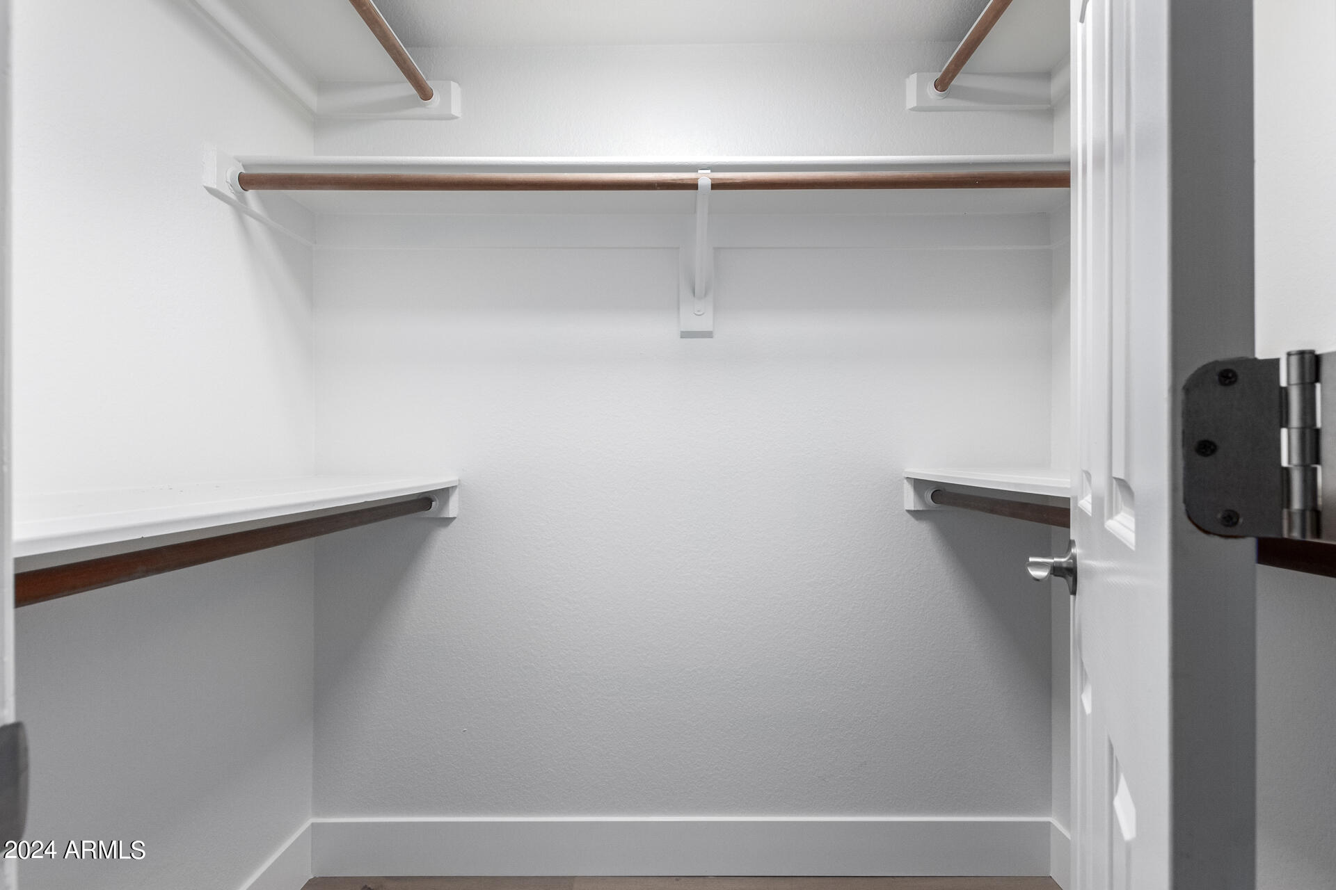 5002 E SIESTA Drive, 1