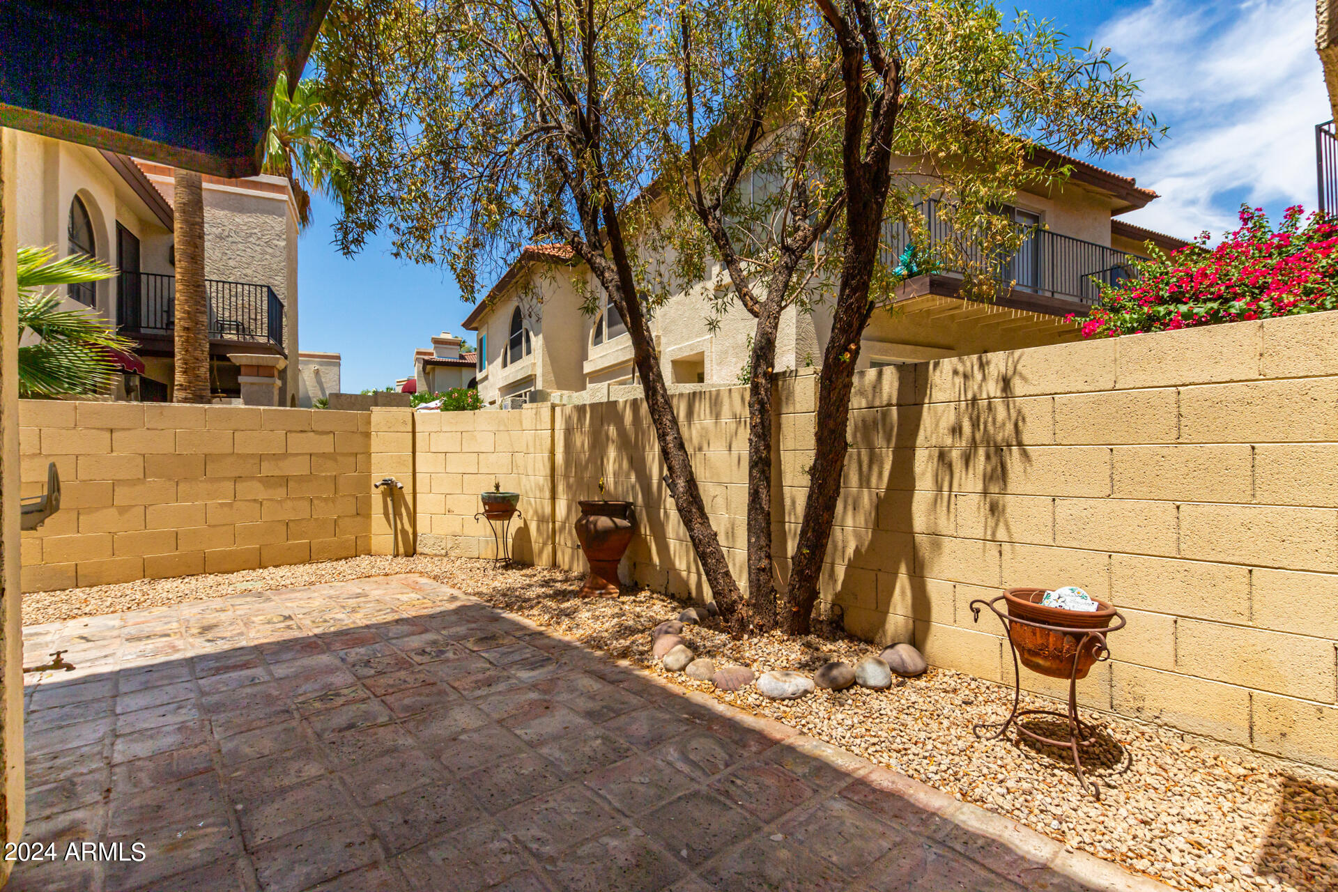 5002 E SIESTA Drive, 1