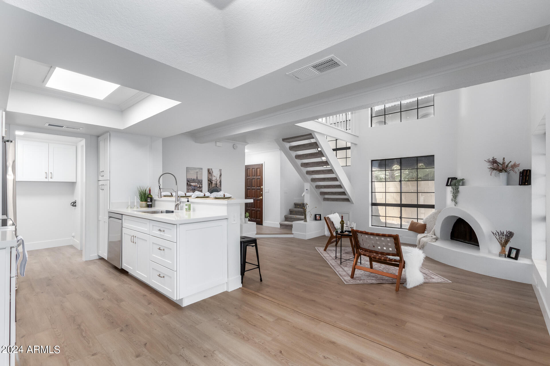 5002 E SIESTA Drive, 1