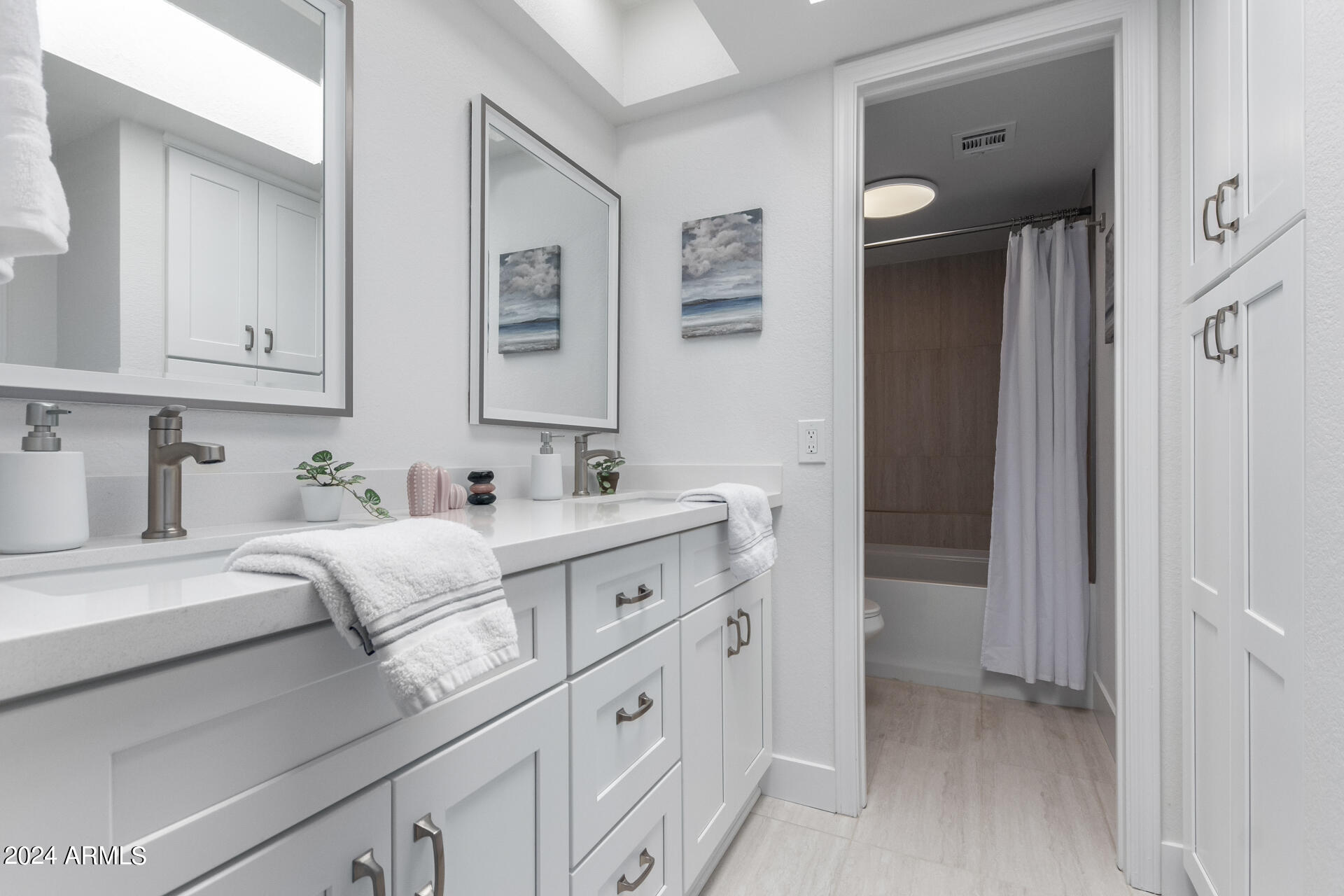 5002 E SIESTA Drive, 1