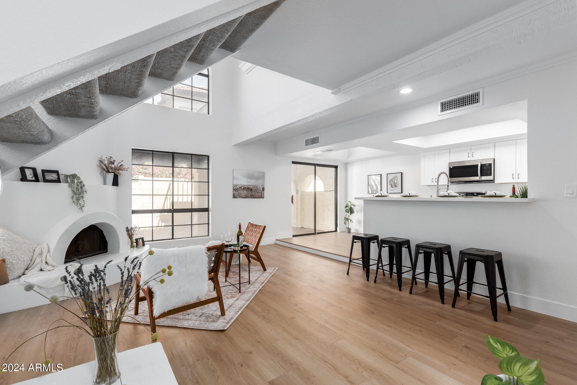 5002 E SIESTA Drive, 1