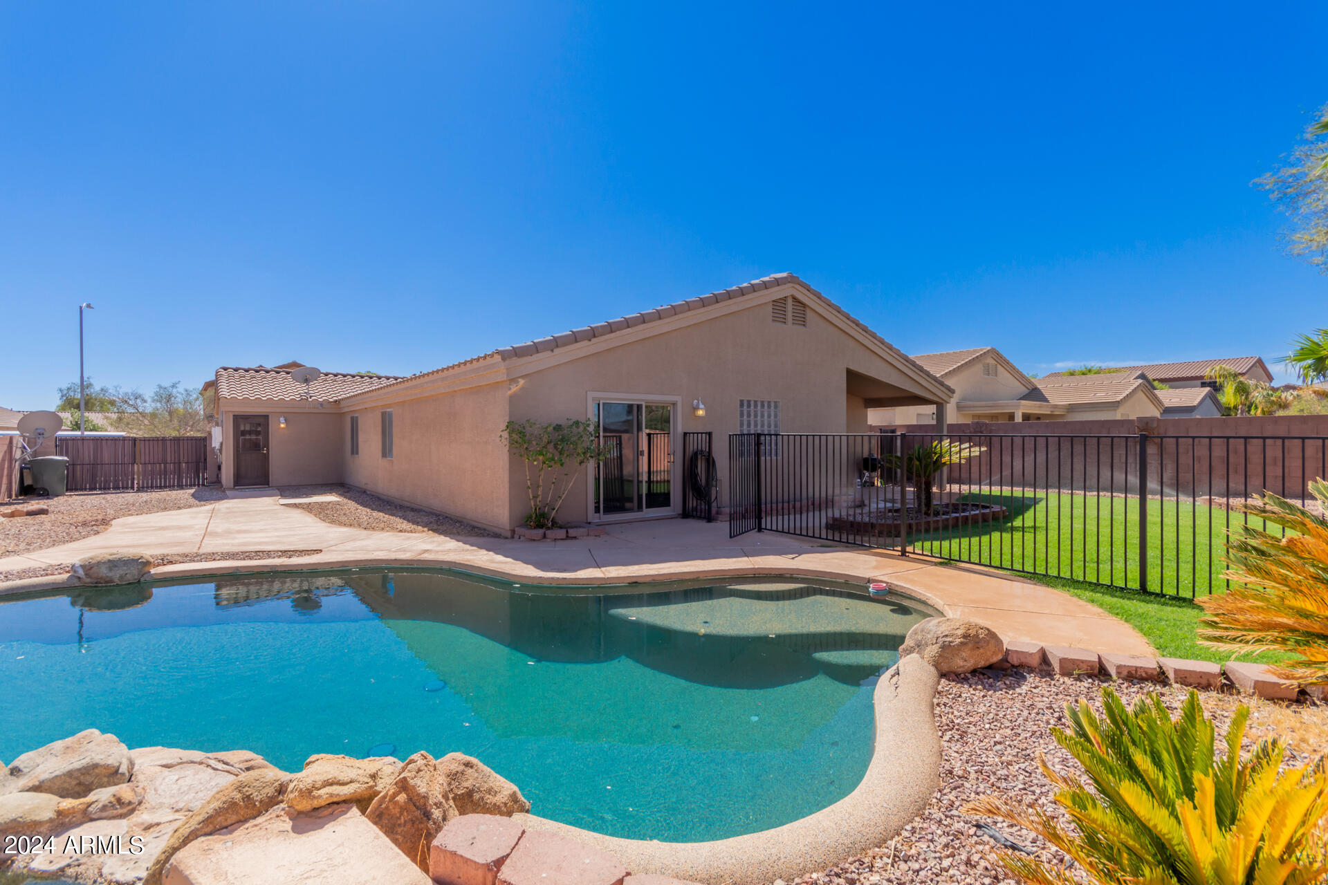 648 W RATTLESNAKE Place