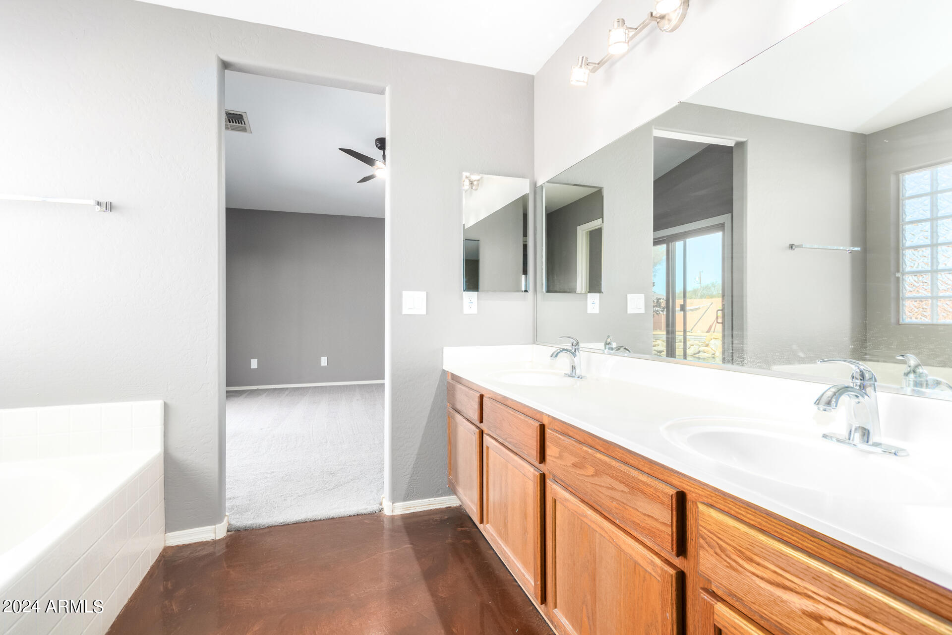 648 W RATTLESNAKE Place