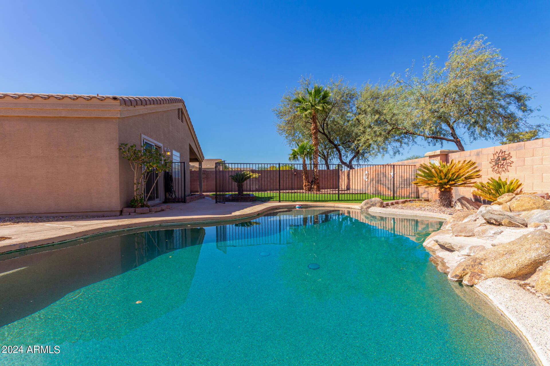 648 W RATTLESNAKE Place