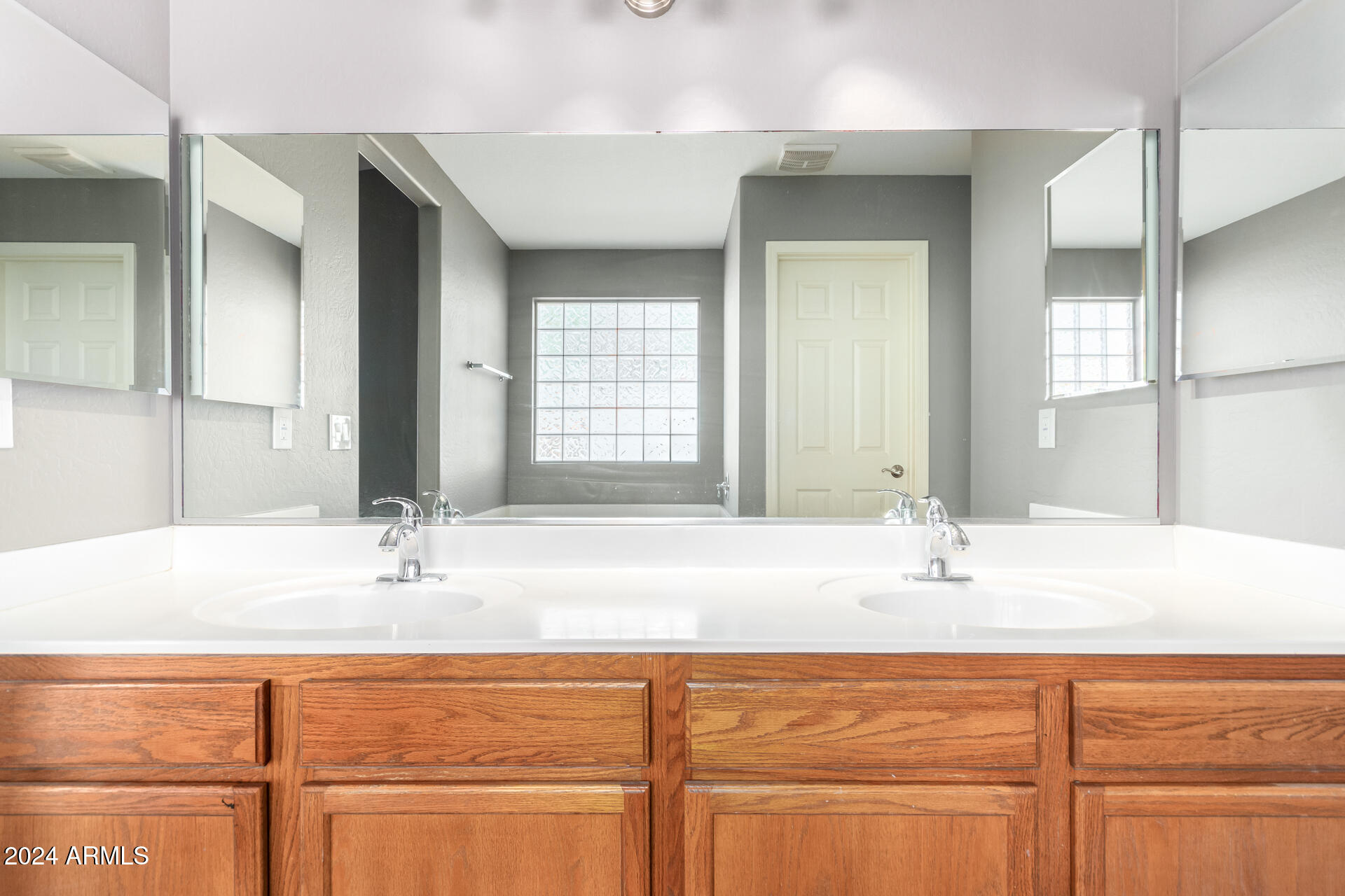 648 W RATTLESNAKE Place