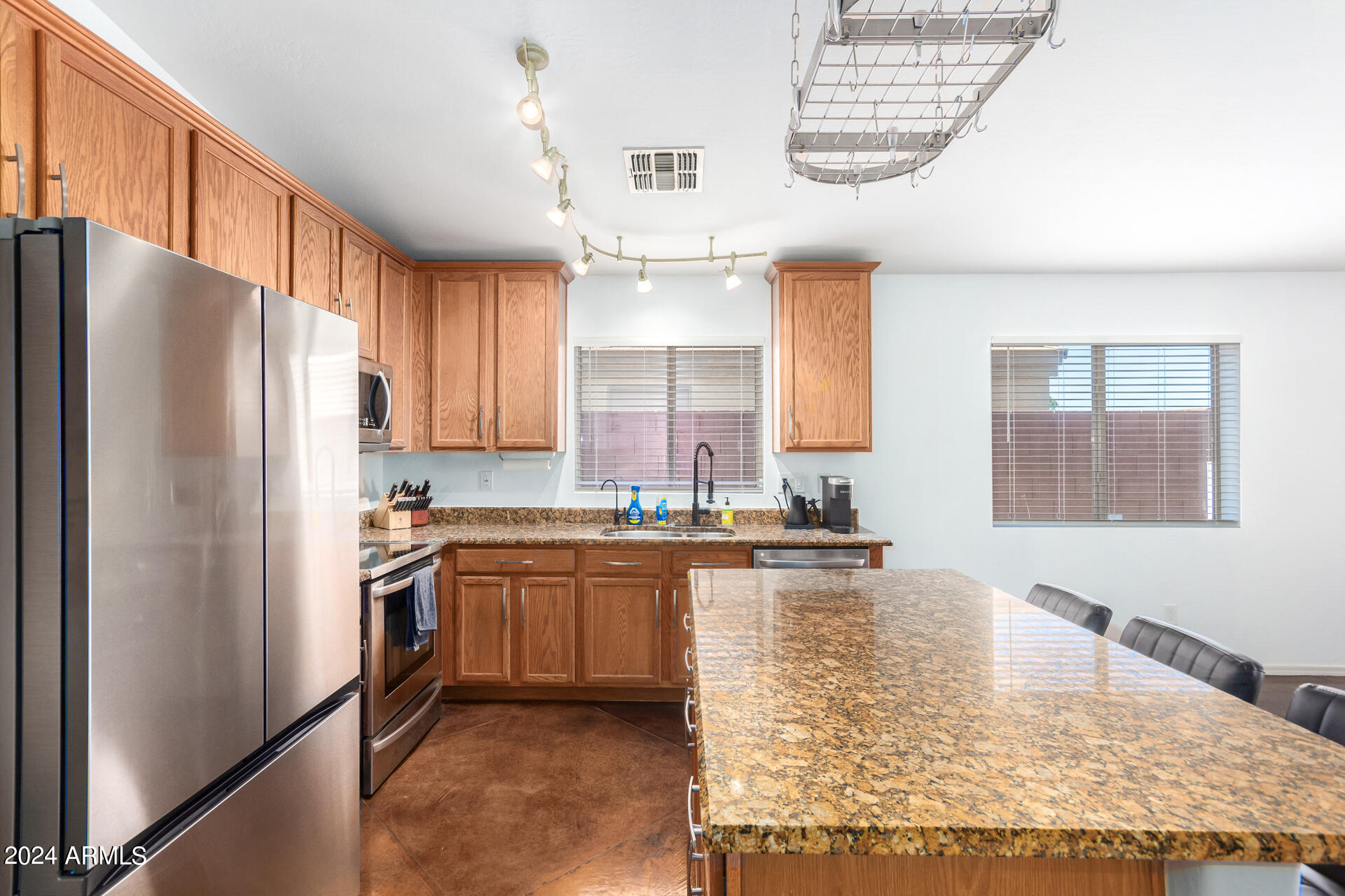 648 W RATTLESNAKE Place