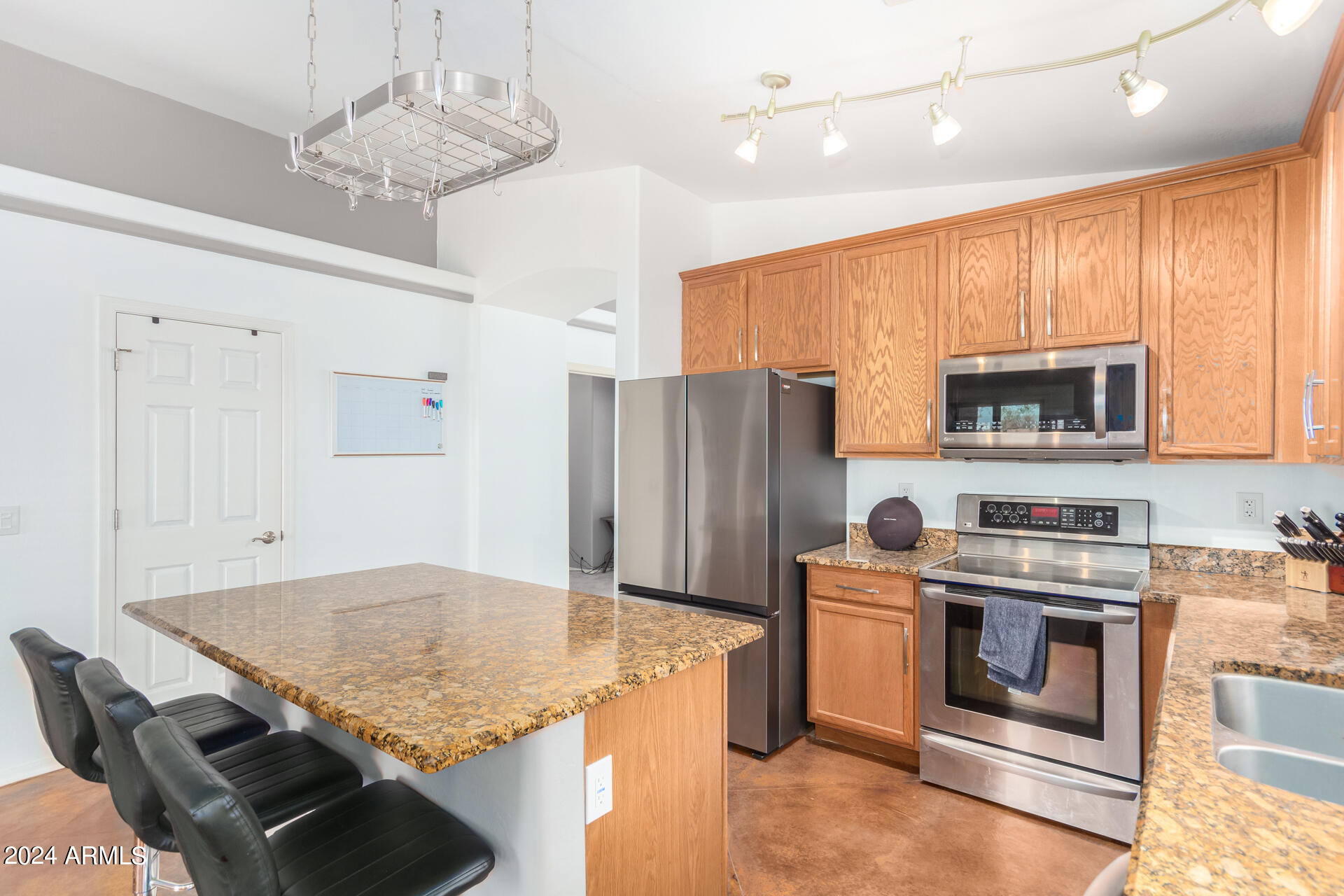 648 W RATTLESNAKE Place