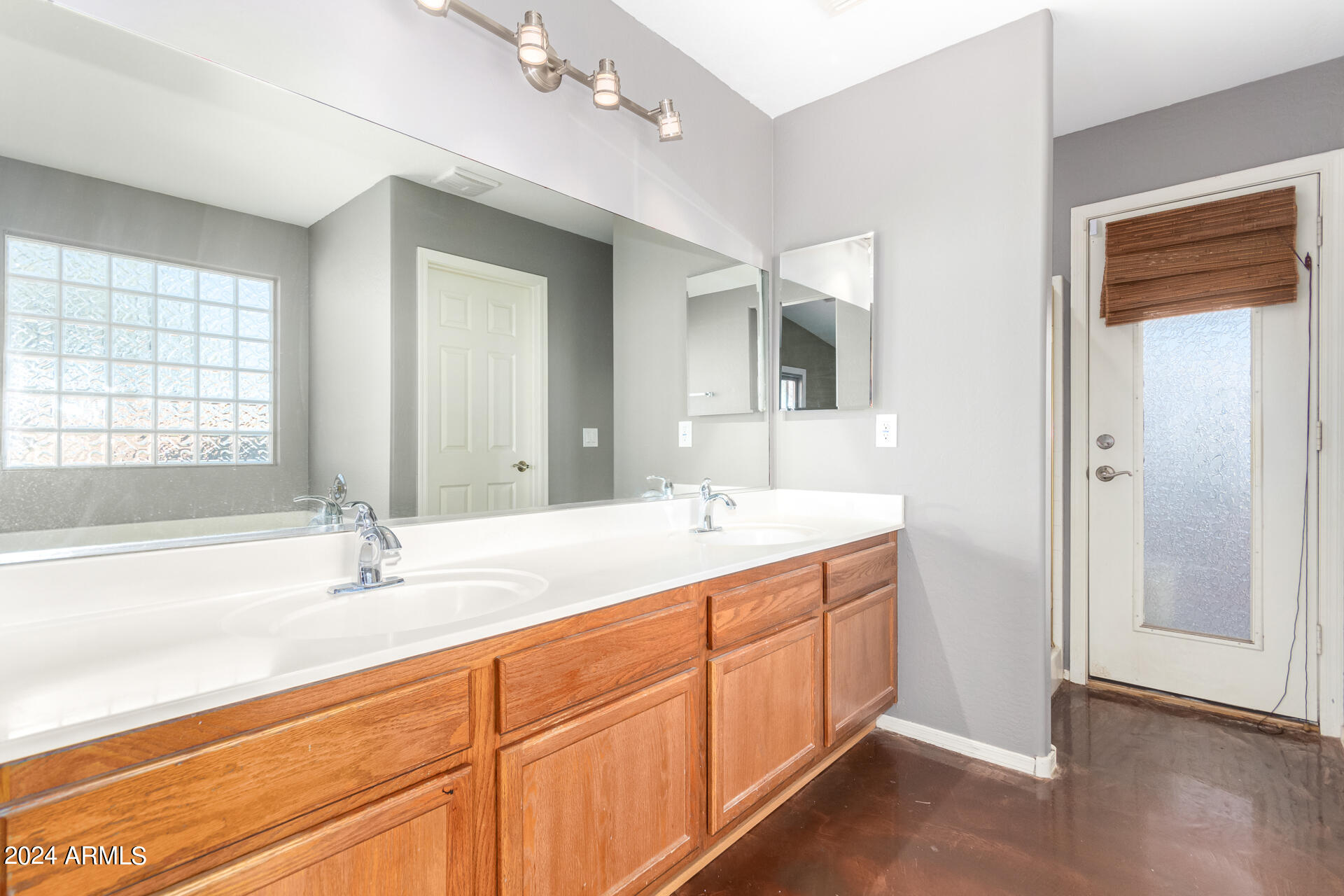 648 W RATTLESNAKE Place