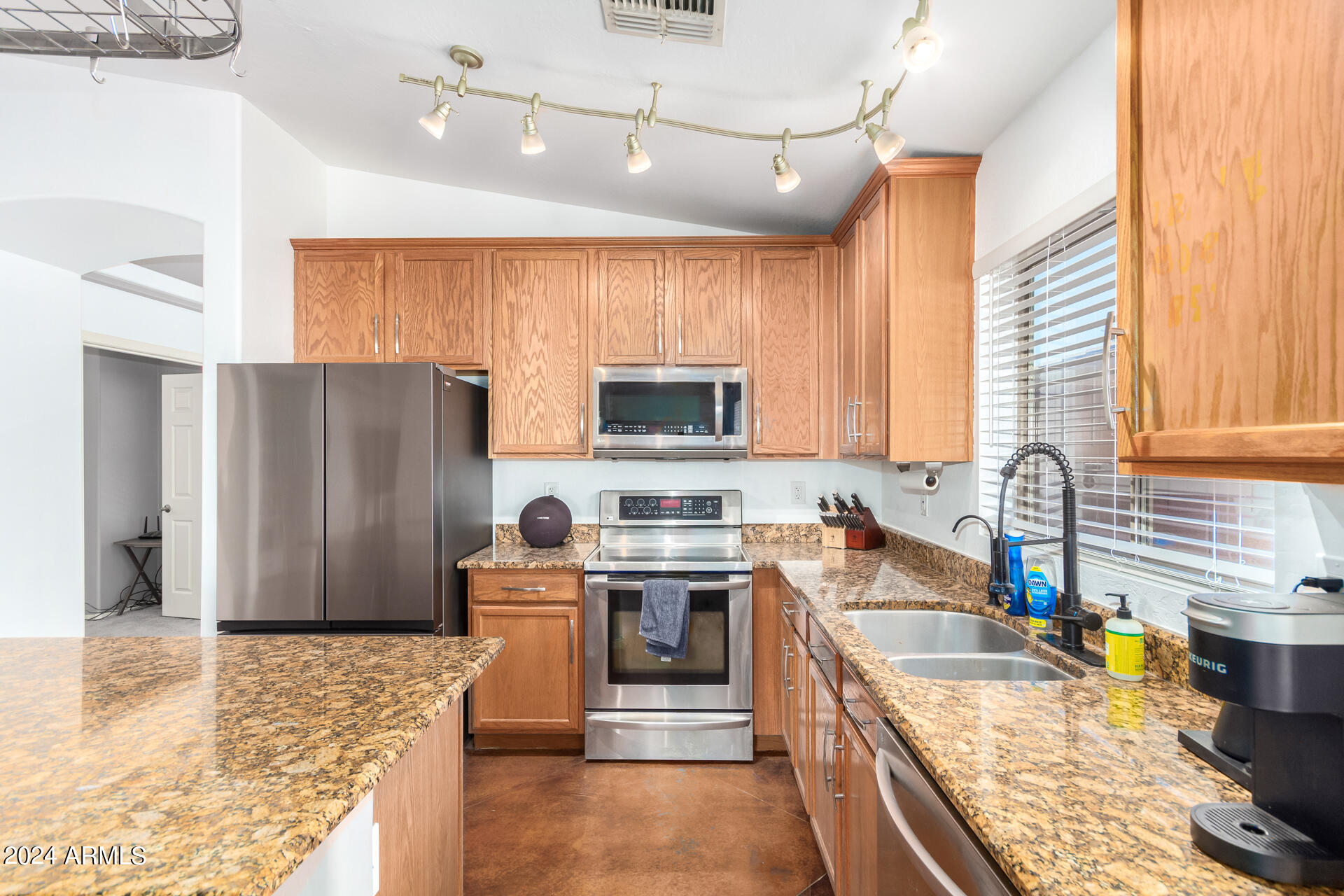 648 W RATTLESNAKE Place