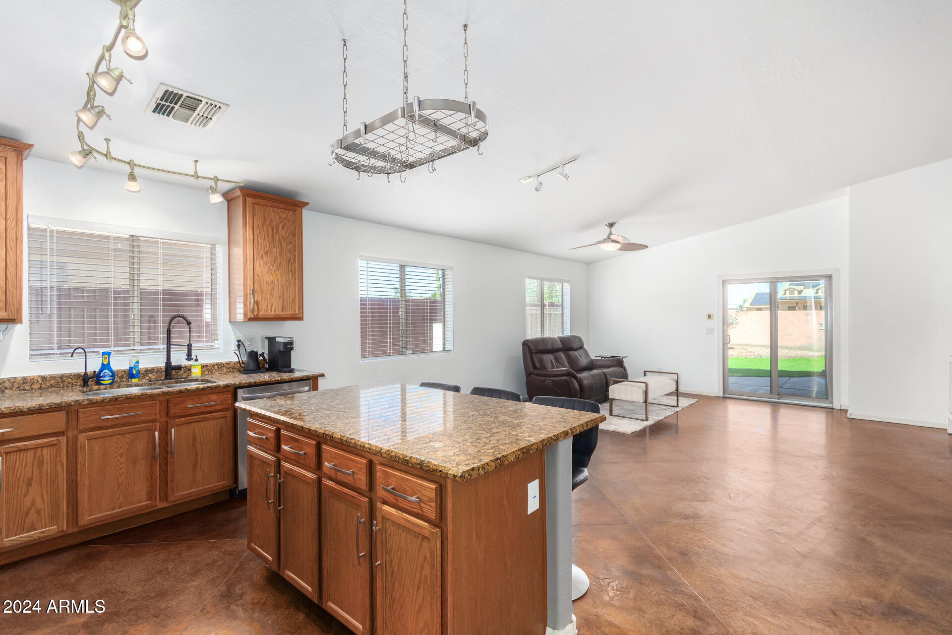 648 W RATTLESNAKE Place