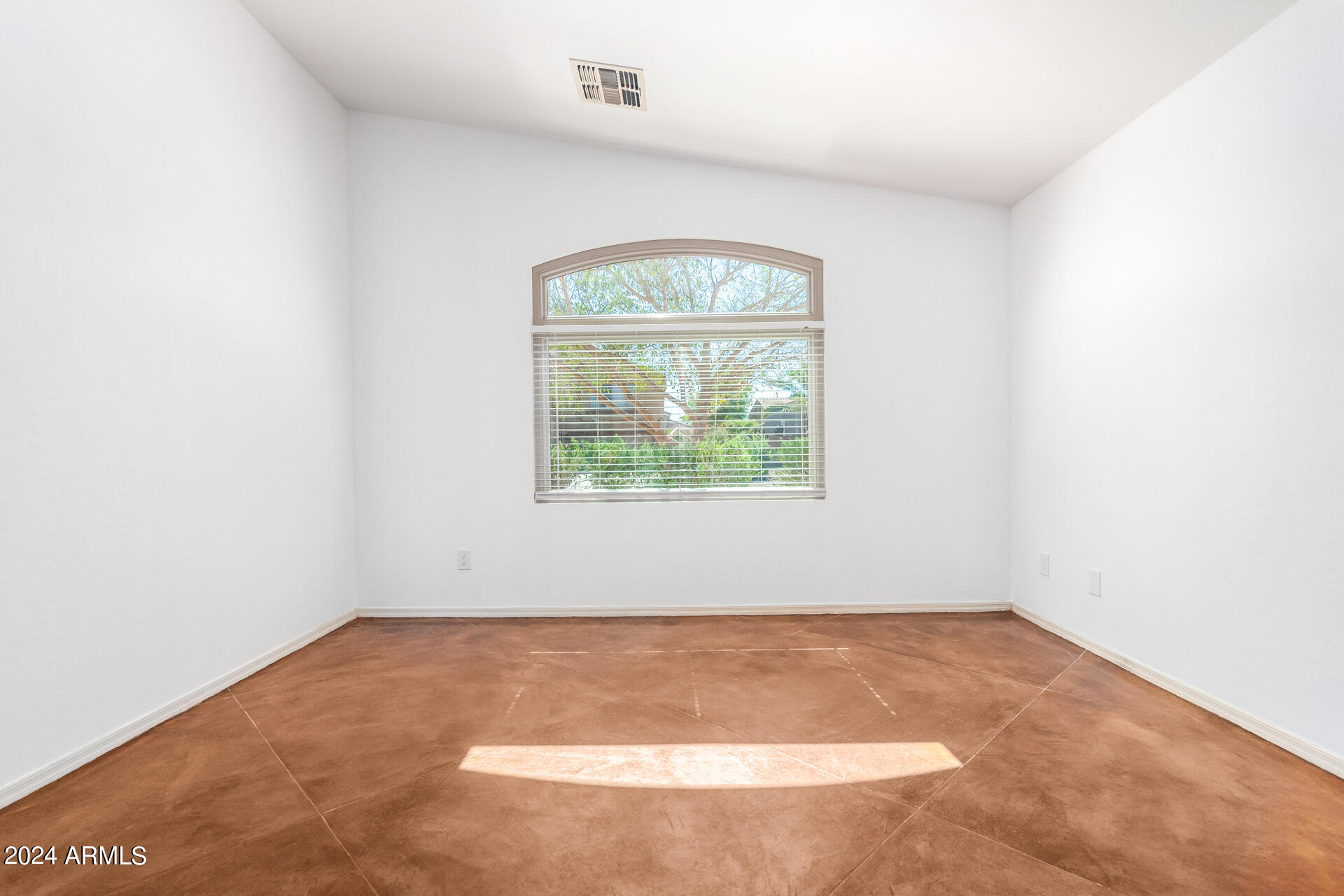 648 W RATTLESNAKE Place