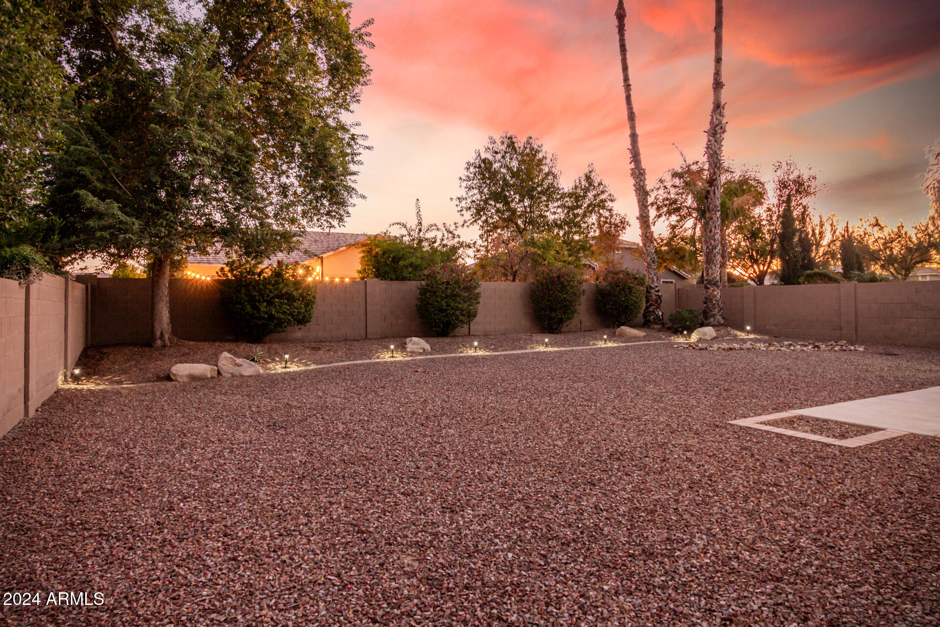 1541 E REDWOOD Place