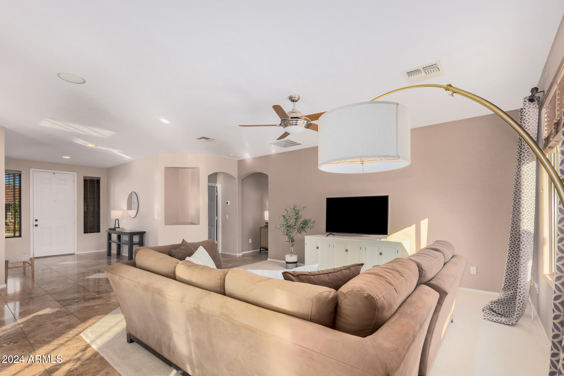 1541 E REDWOOD Place