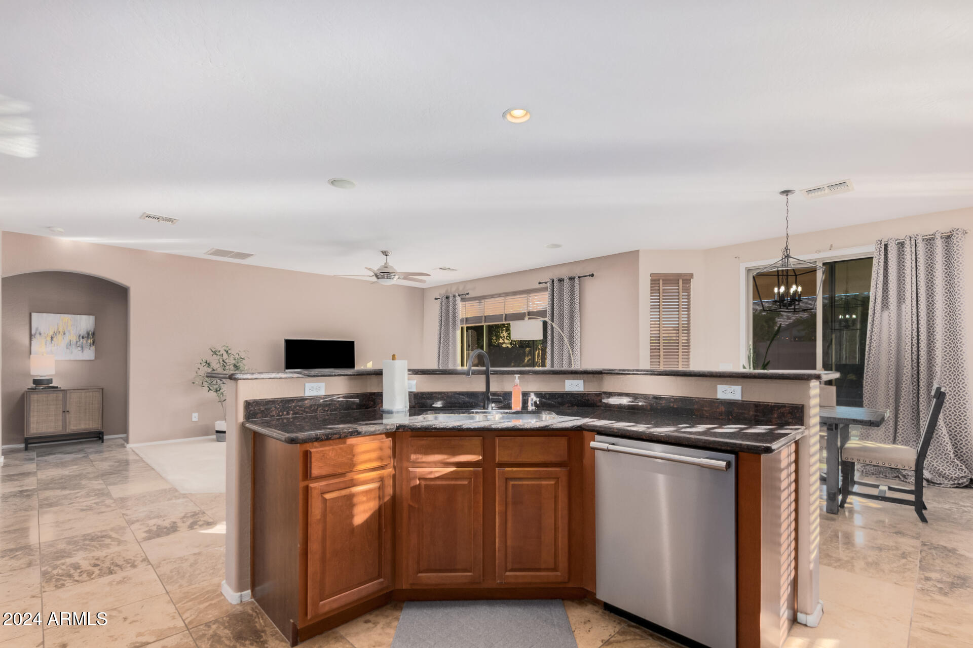 1541 E REDWOOD Place