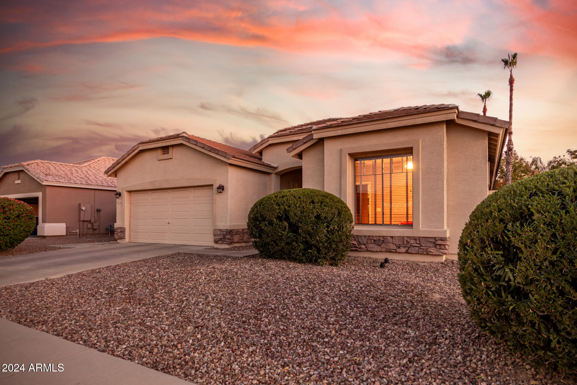 1541 E REDWOOD Place