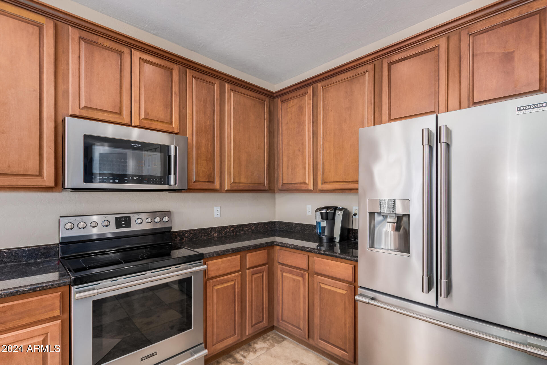 1541 E REDWOOD Place