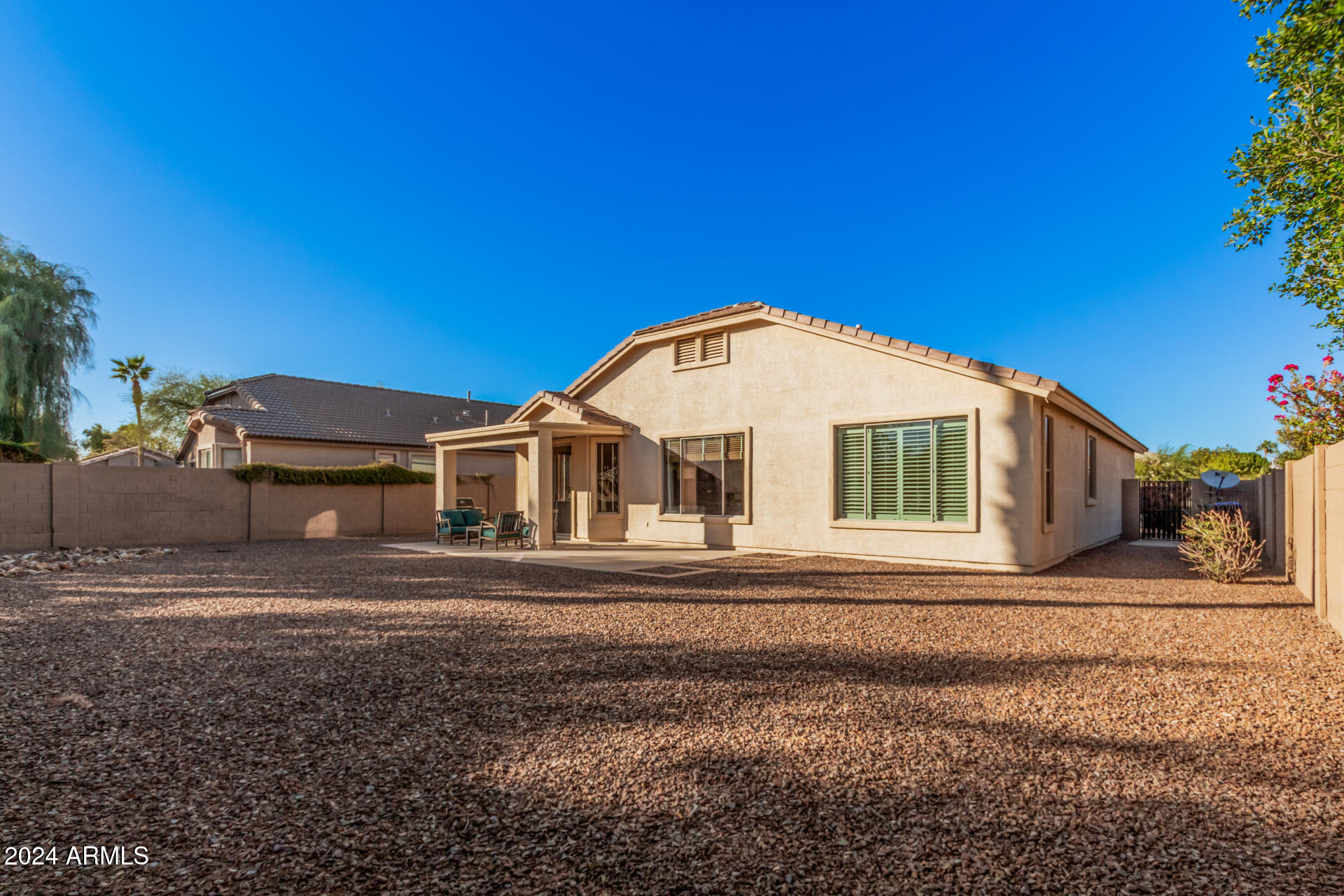 1541 E REDWOOD Place