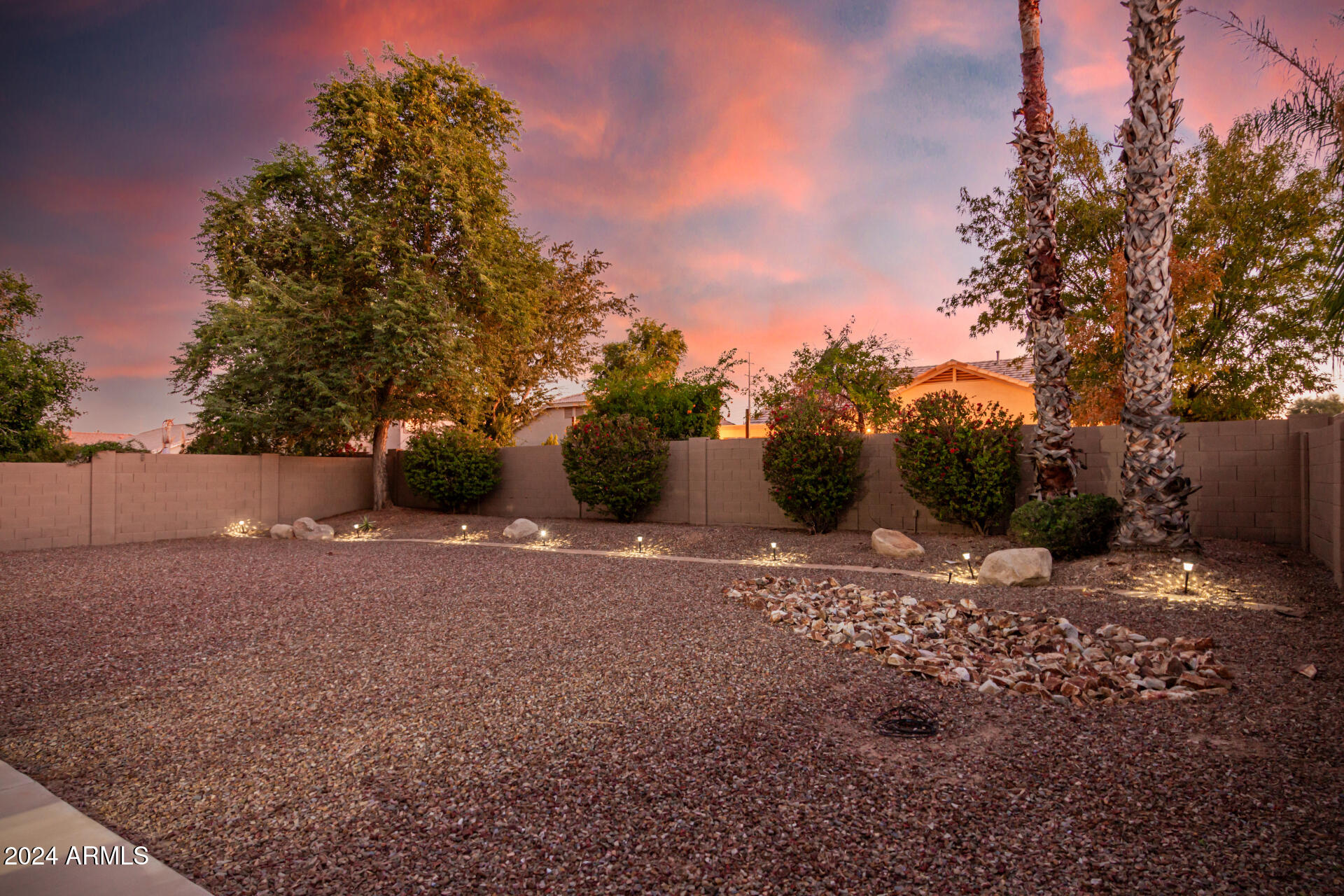 1541 E REDWOOD Place