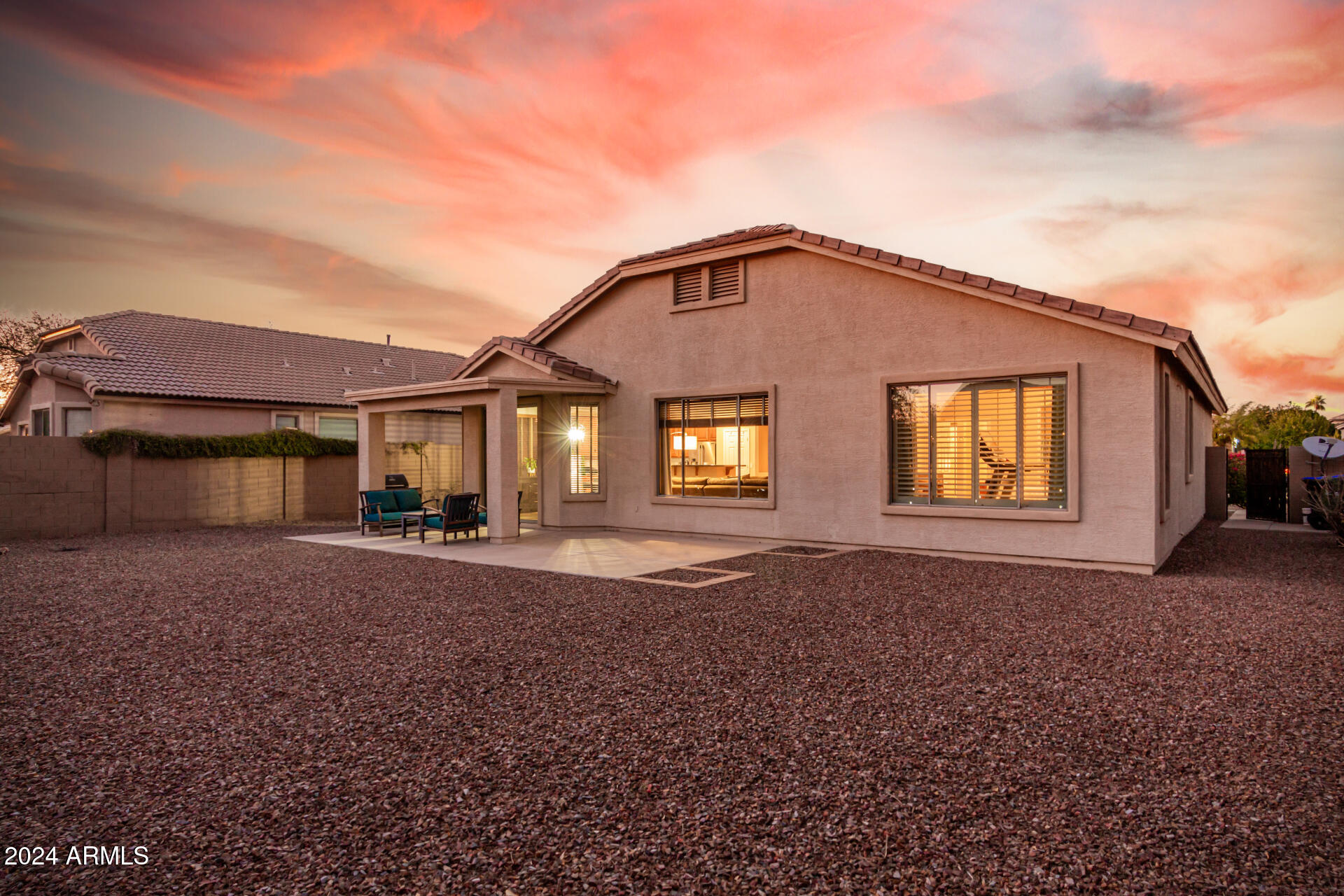 1541 E REDWOOD Place