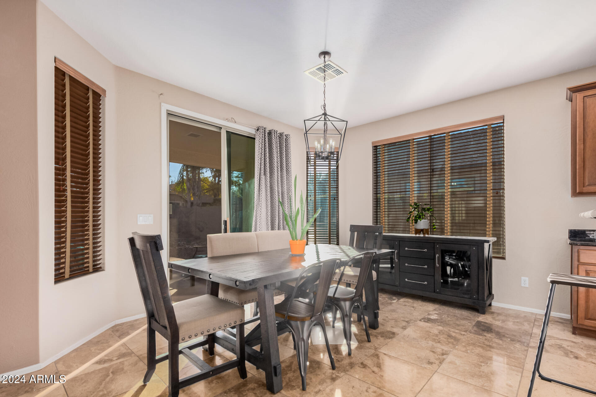 1541 E REDWOOD Place