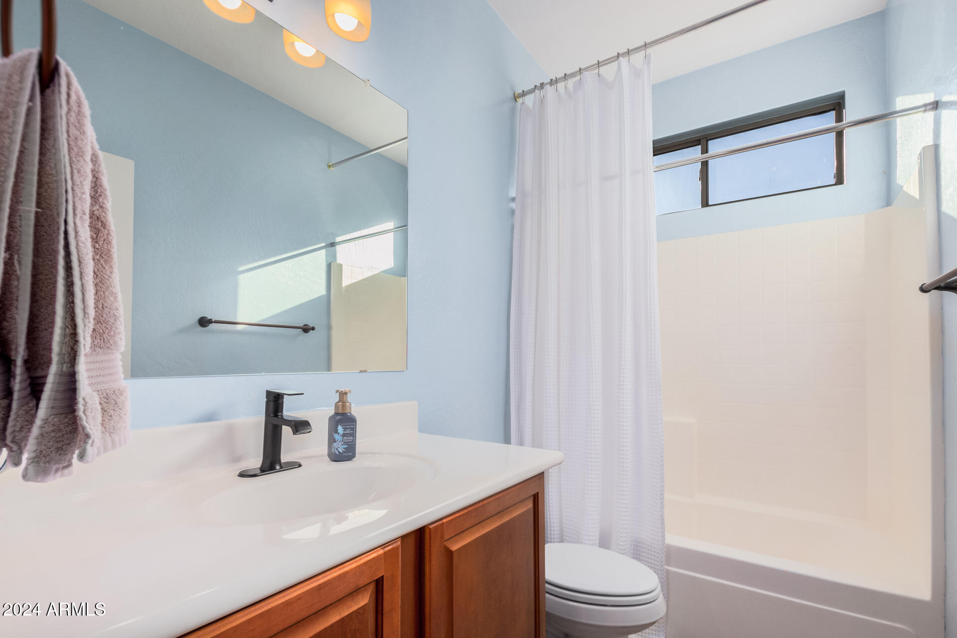 1541 E REDWOOD Place