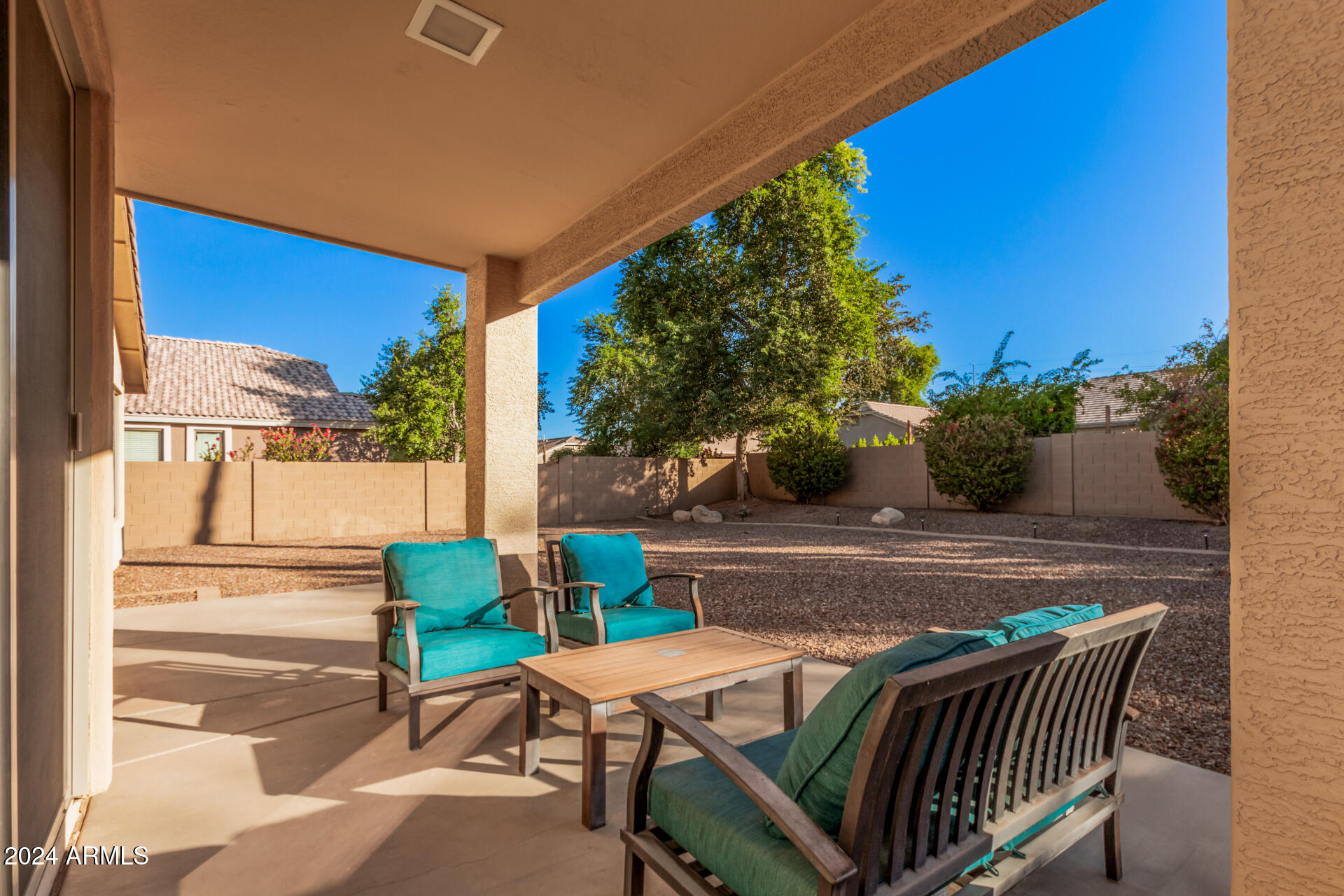 1541 E REDWOOD Place