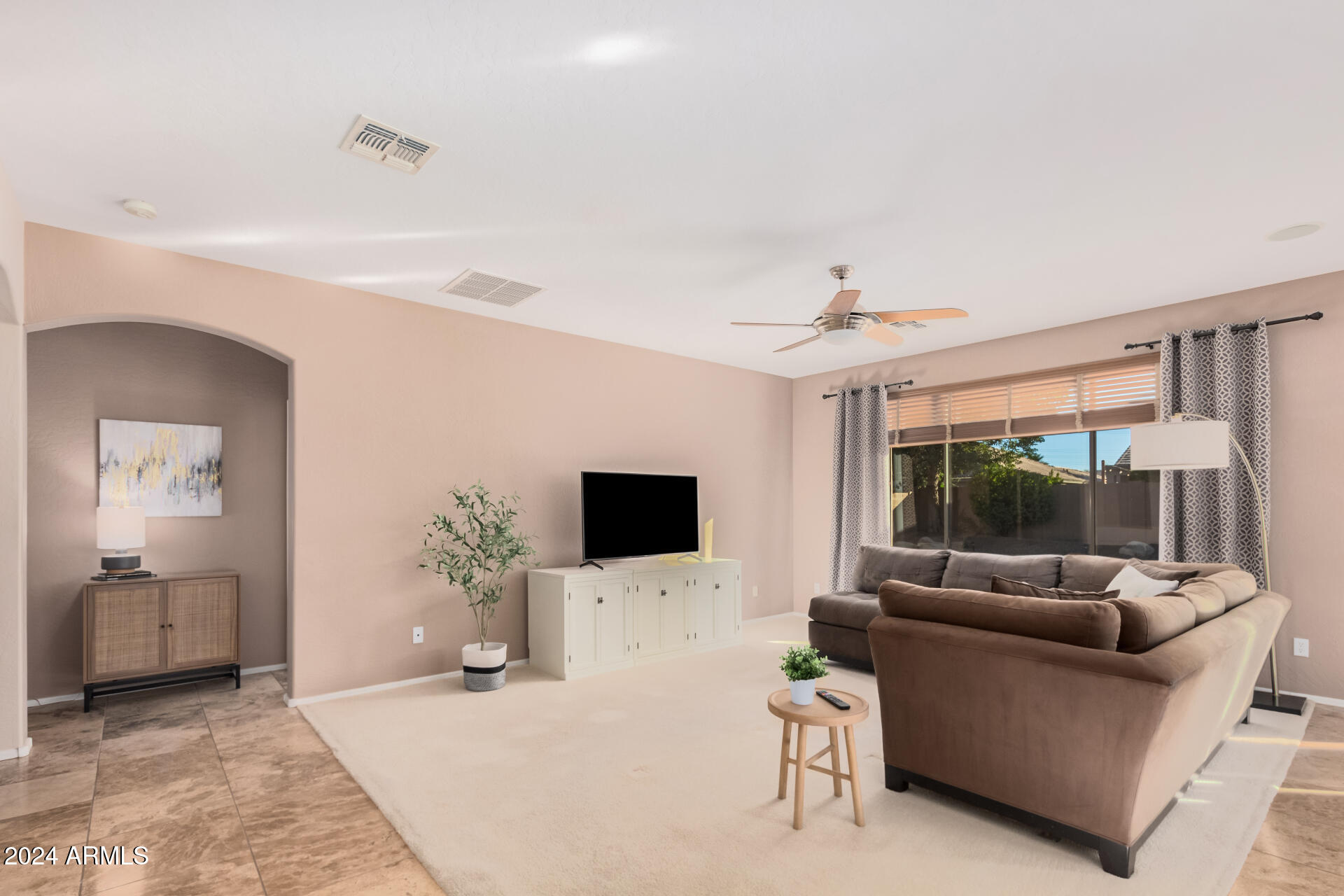 1541 E REDWOOD Place