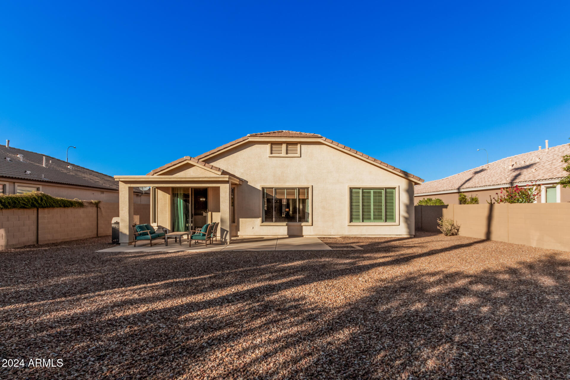 1541 E REDWOOD Place