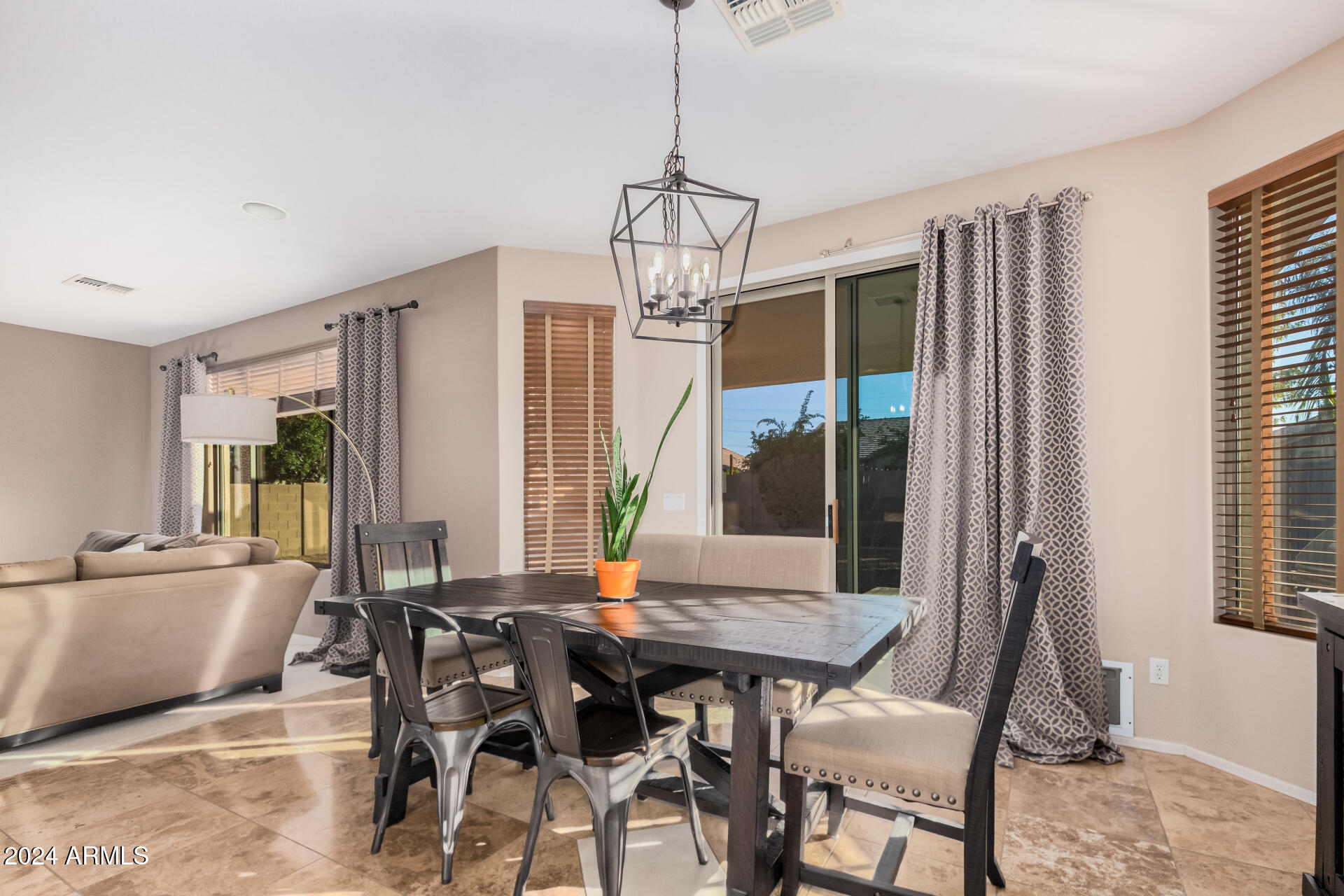 1541 E REDWOOD Place