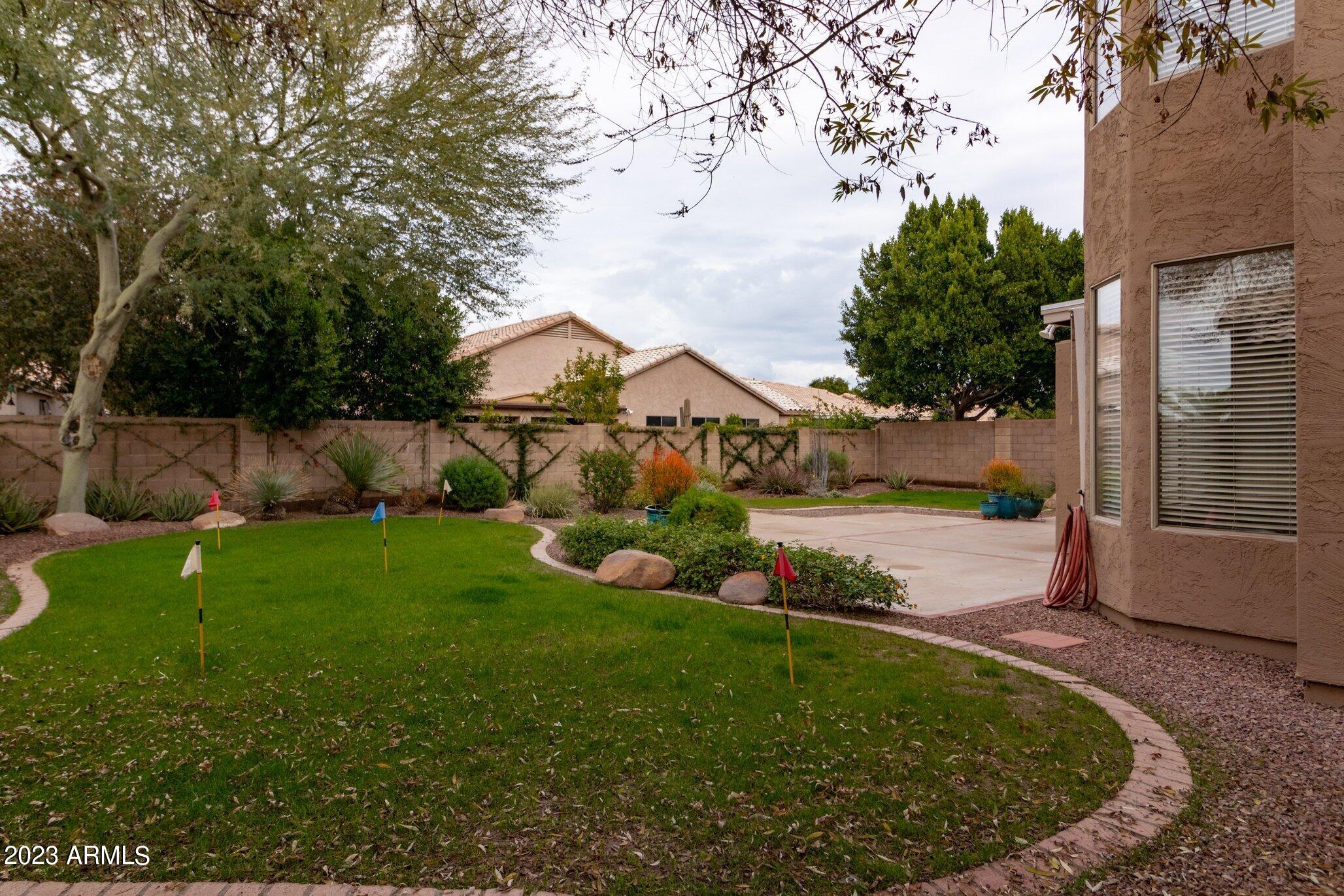 1816 W Canary Way
