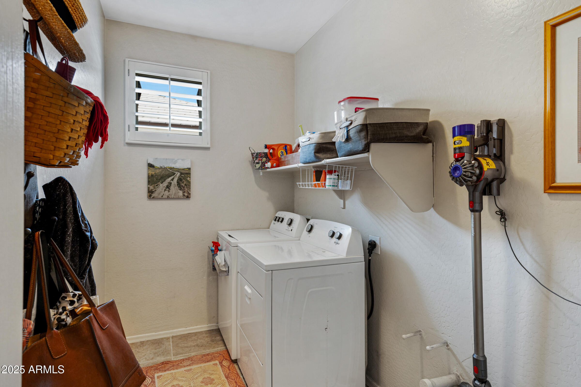 141 W ROADRUNNER Drive