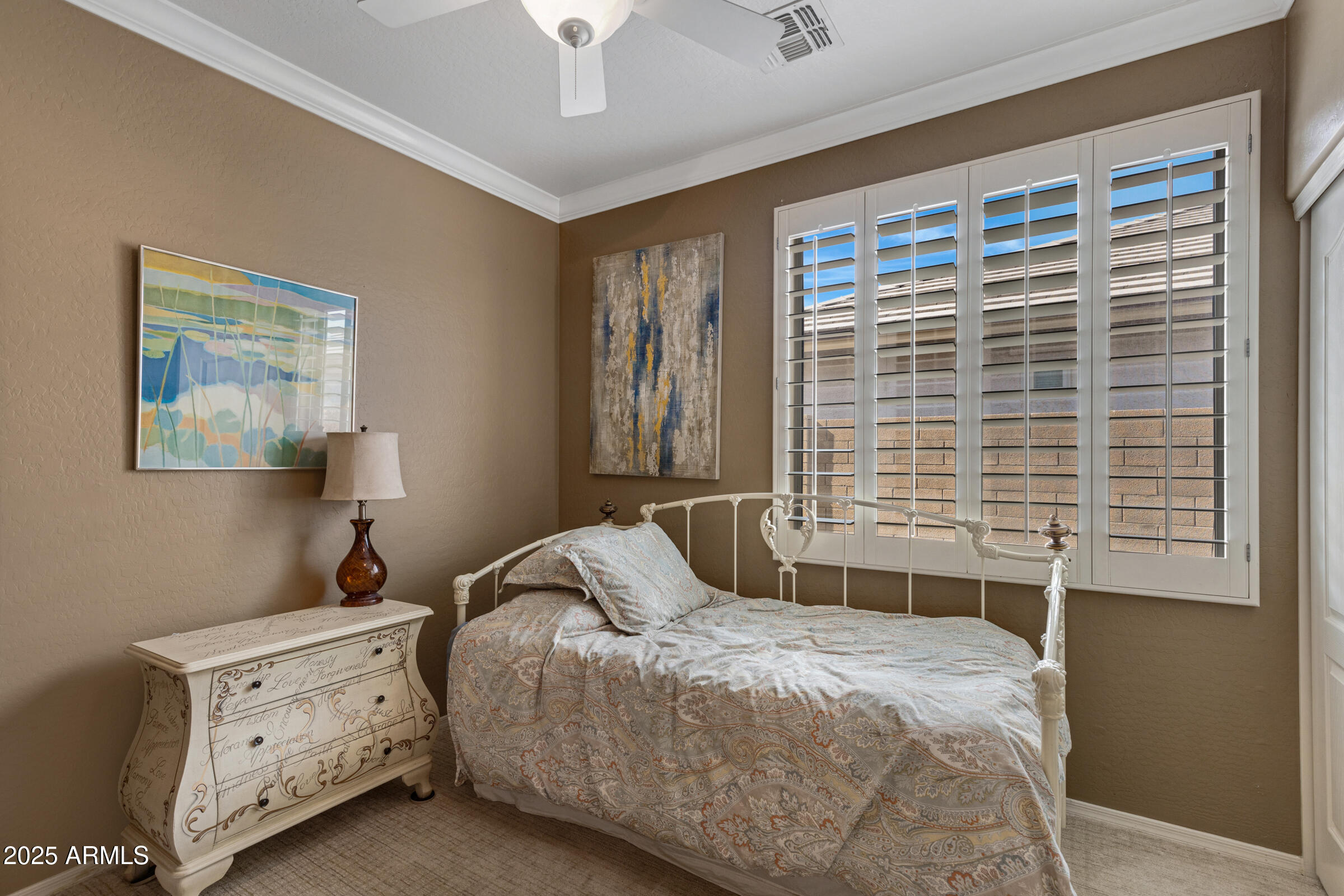 141 W ROADRUNNER Drive