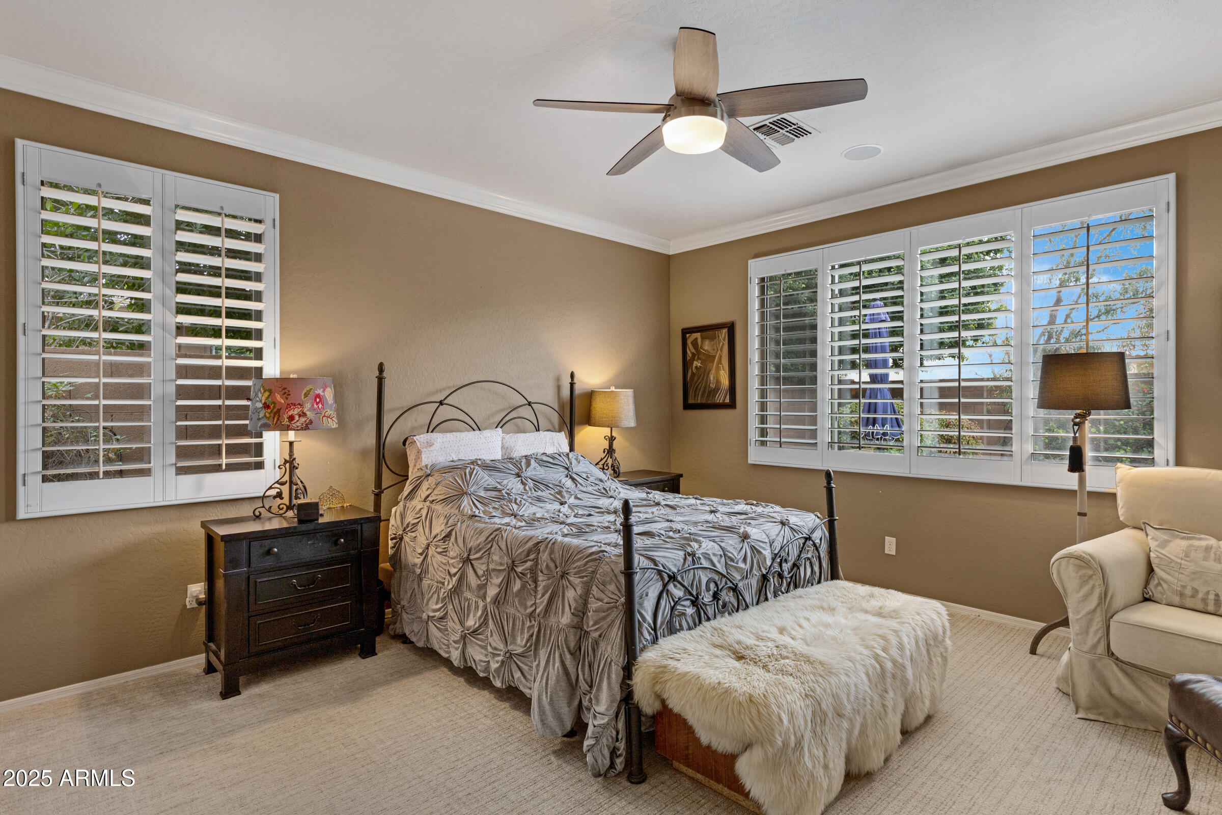 141 W ROADRUNNER Drive