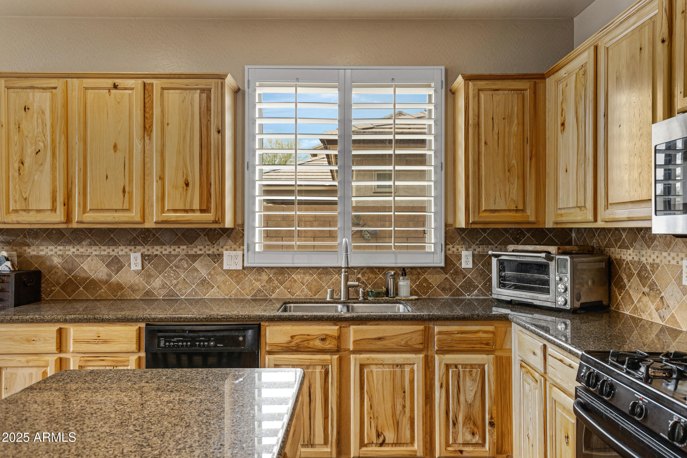 141 W ROADRUNNER Drive