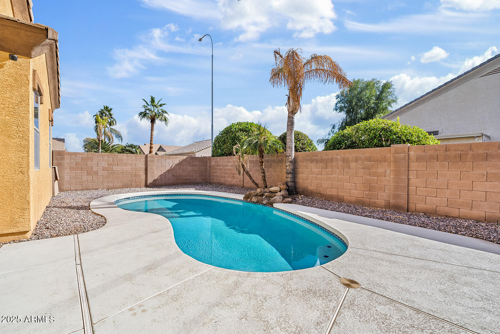 1619 E BERETTA Place