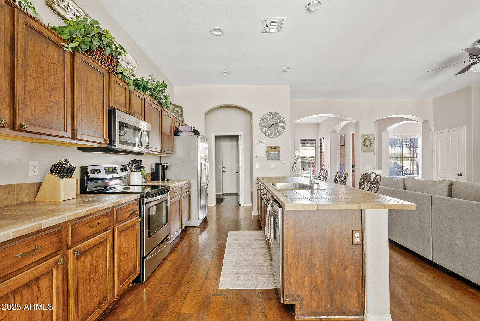 1619 E BERETTA Place