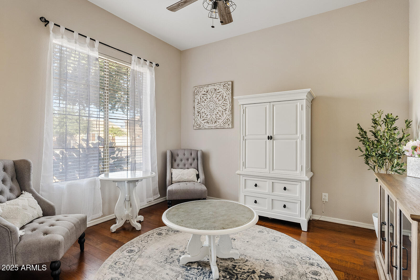 1619 E BERETTA Place