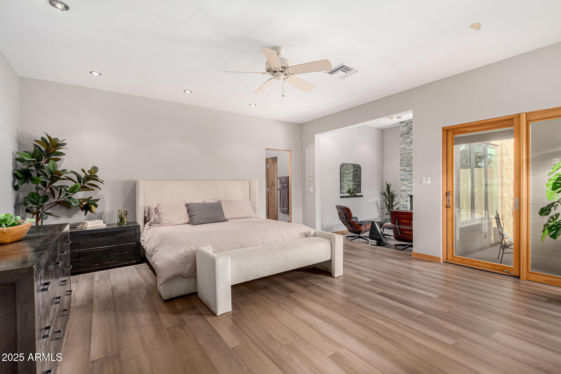 122 E LOMA VISTA Drive