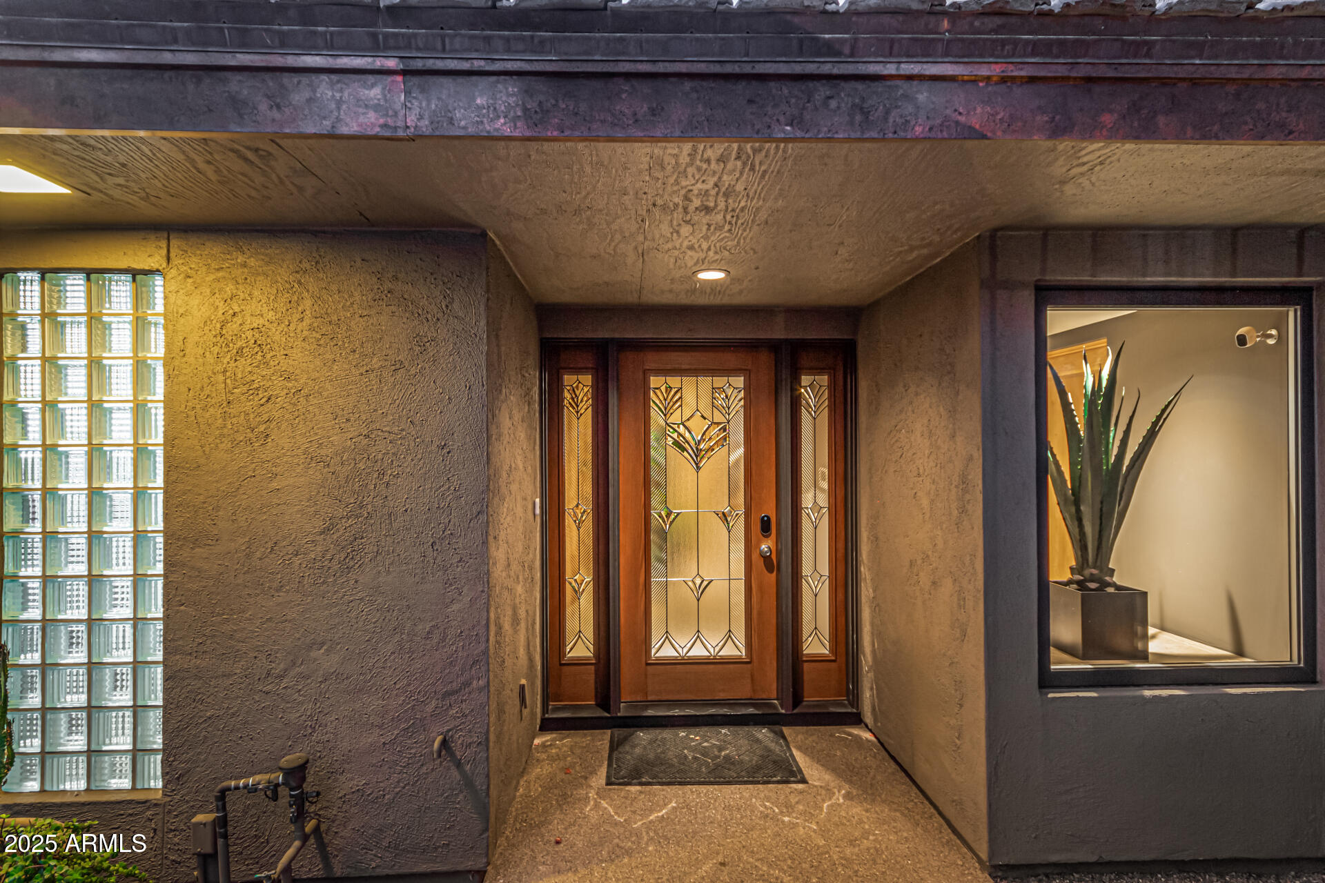 122 E LOMA VISTA Drive